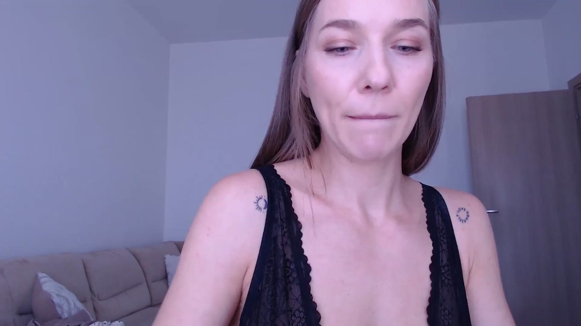 Gallery image thumbnail from AnyaHott's myfreecams stream on, 10/28/2025, 12:54 image 15 of 20