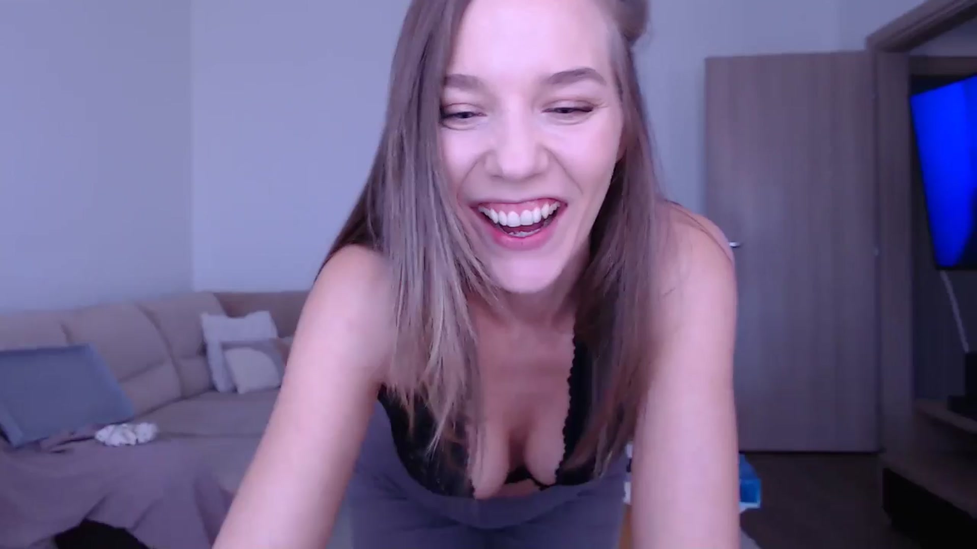 Gallery image thumbnail from AnyaHott's myfreecams stream on, 10/28/2025, 12:54 image 13 of 20