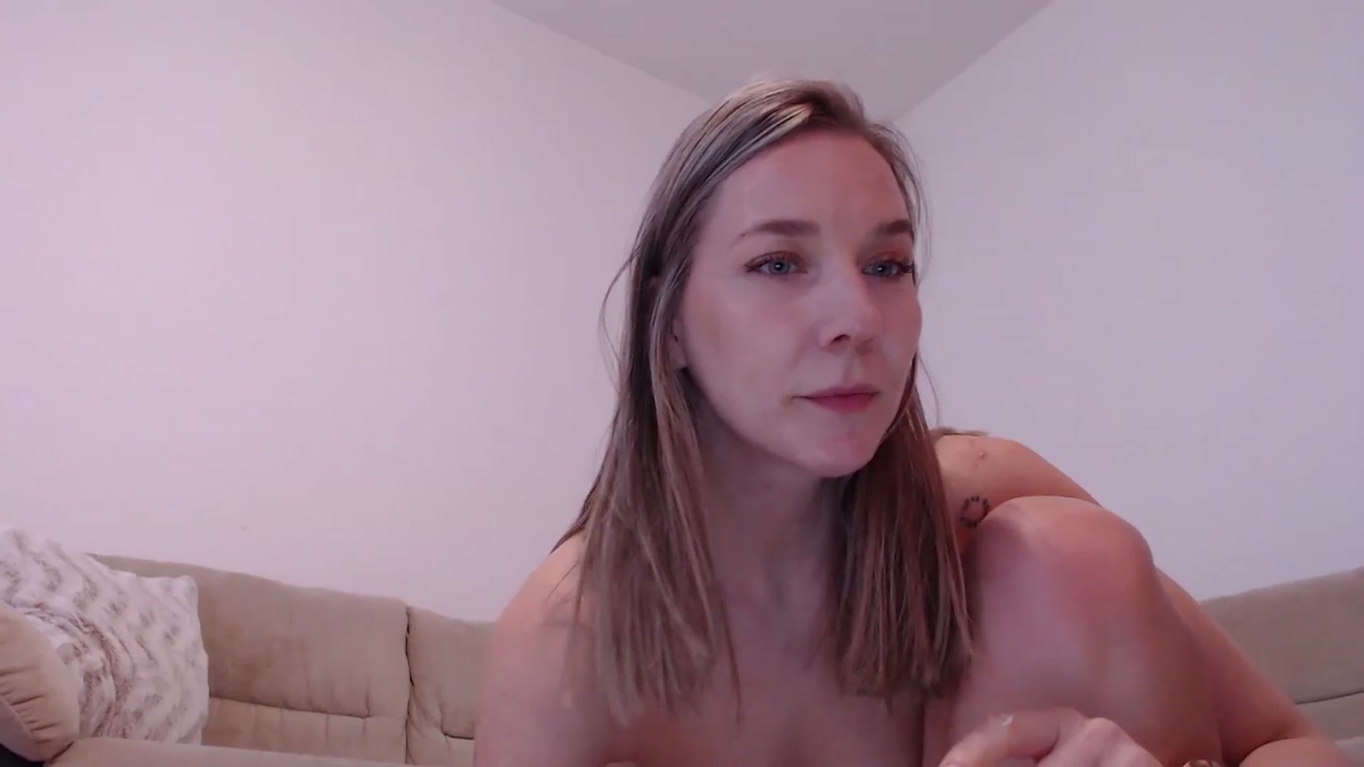 Gallery image thumbnail from AnyaHott's myfreecams stream on, 01/05/2026, 10:45 image 15 of 20