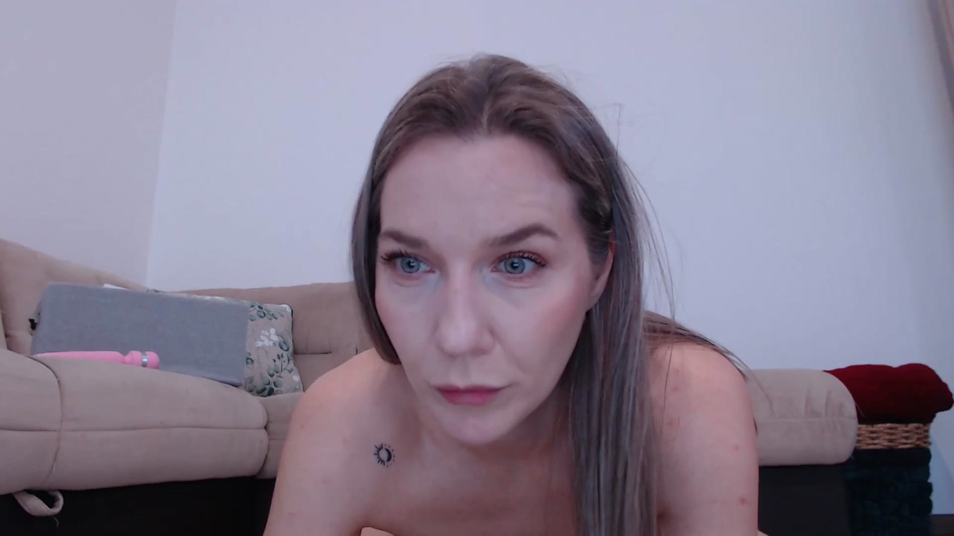 Gallery image thumbnail from AnyaHott's myfreecams stream on, 01/30/2026, 08:37 image 12 of 20