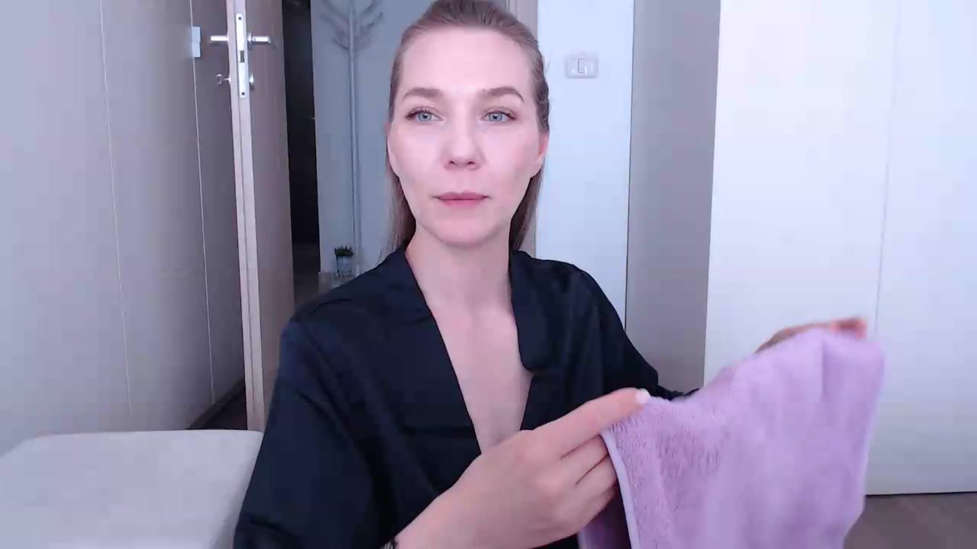 Gallery image thumbnail from AnyaHott's myfreecams stream on, 05/15/2026, 07:59 image 2 of 20