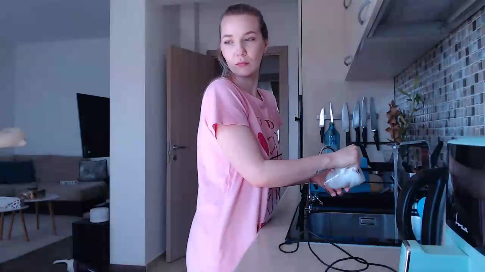 Gallery image thumbnail from AnyaHott's myfreecams stream on, 05/15/2026, 07:59 image 14 of 20