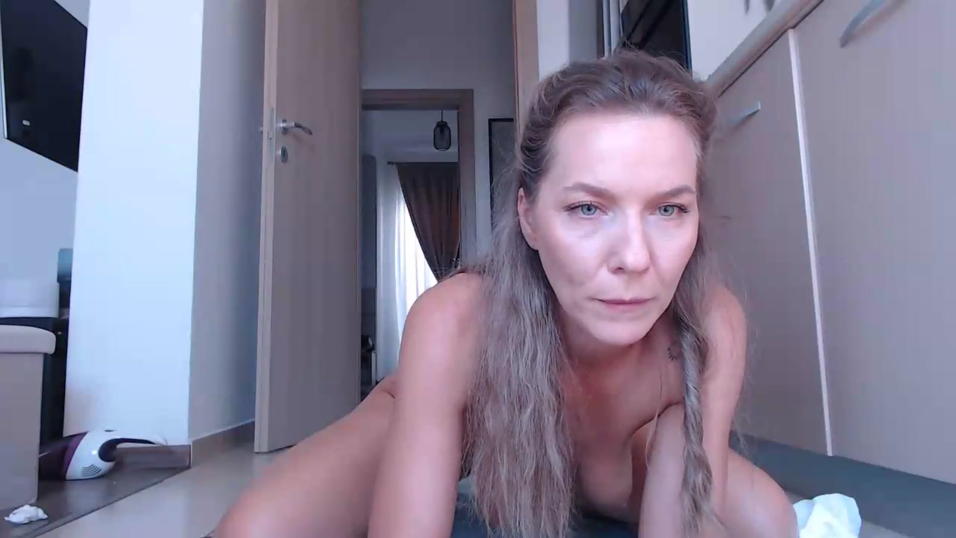 Gallery image thumbnail from AnyaHott's myfreecams stream on, 08/10/2026, 08:31 image 10 of 20