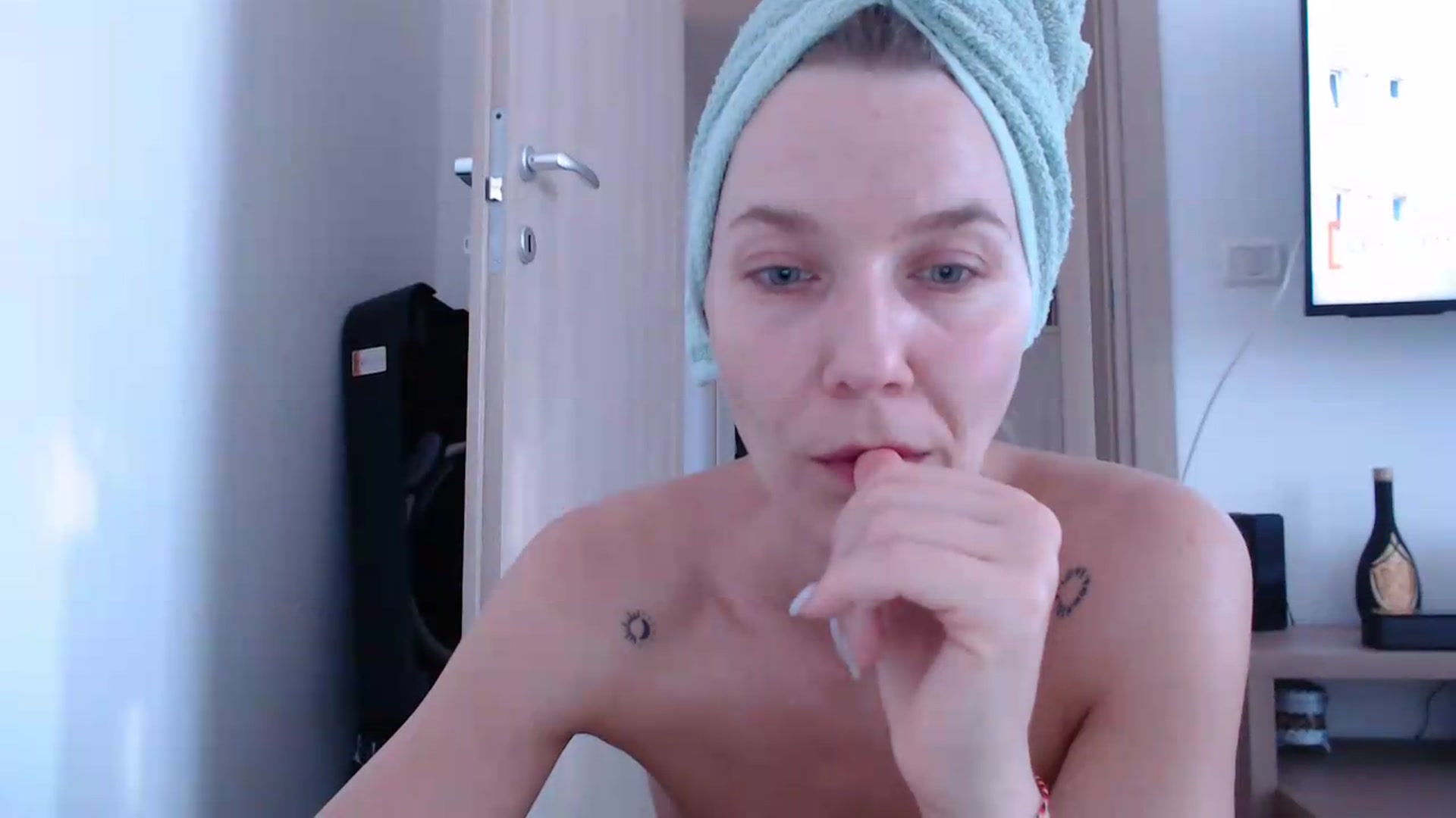 Gallery image thumbnail from AnyaHott's myfreecams stream on, 08/10/2026, 16:29 image 20 of 20