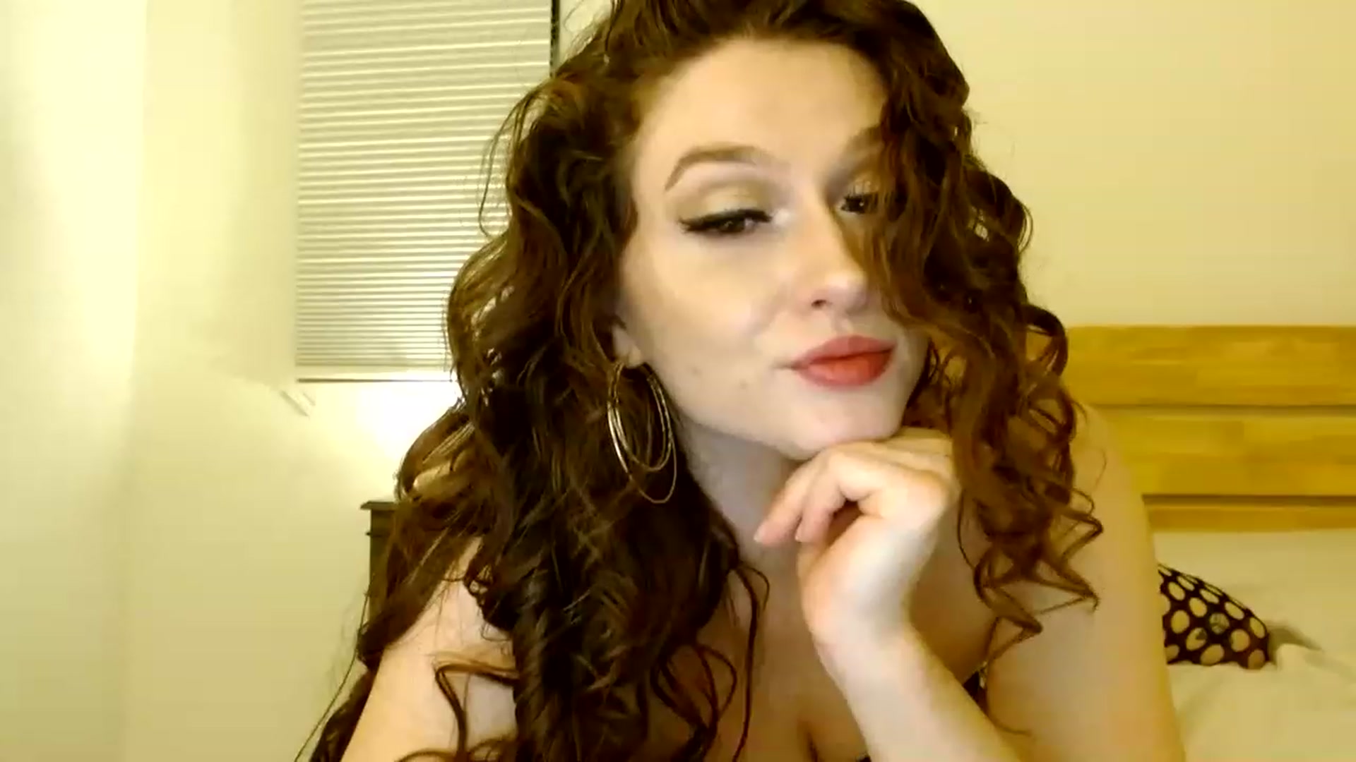 Gallery image thumbnail from AnyaLala's myfreecams stream on, 12/03/2022, 10:52 image 15 of 20