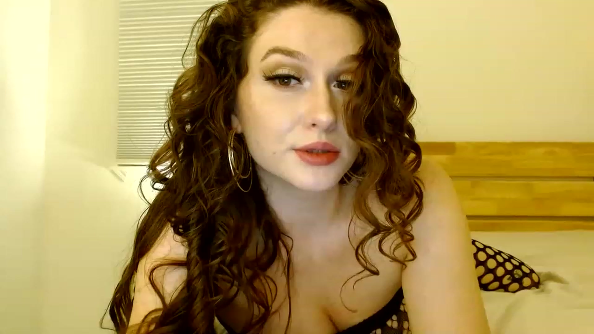 Gallery image thumbnail from AnyaLala's myfreecams stream on, 12/03/2022, 10:52 image 14 of 20