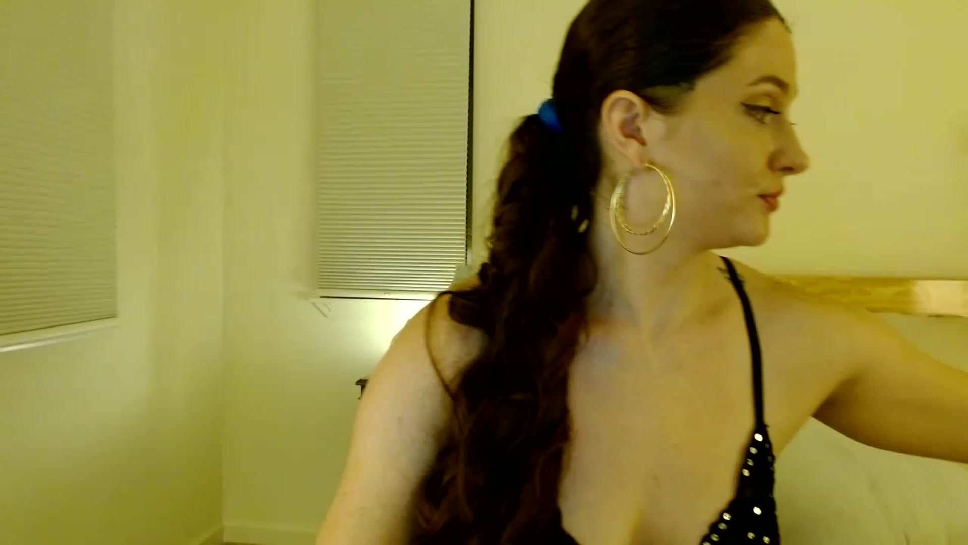 Gallery image thumbnail from AnyaLala's myfreecams stream on, 12/04/2022, 08:58 image 20 of 20