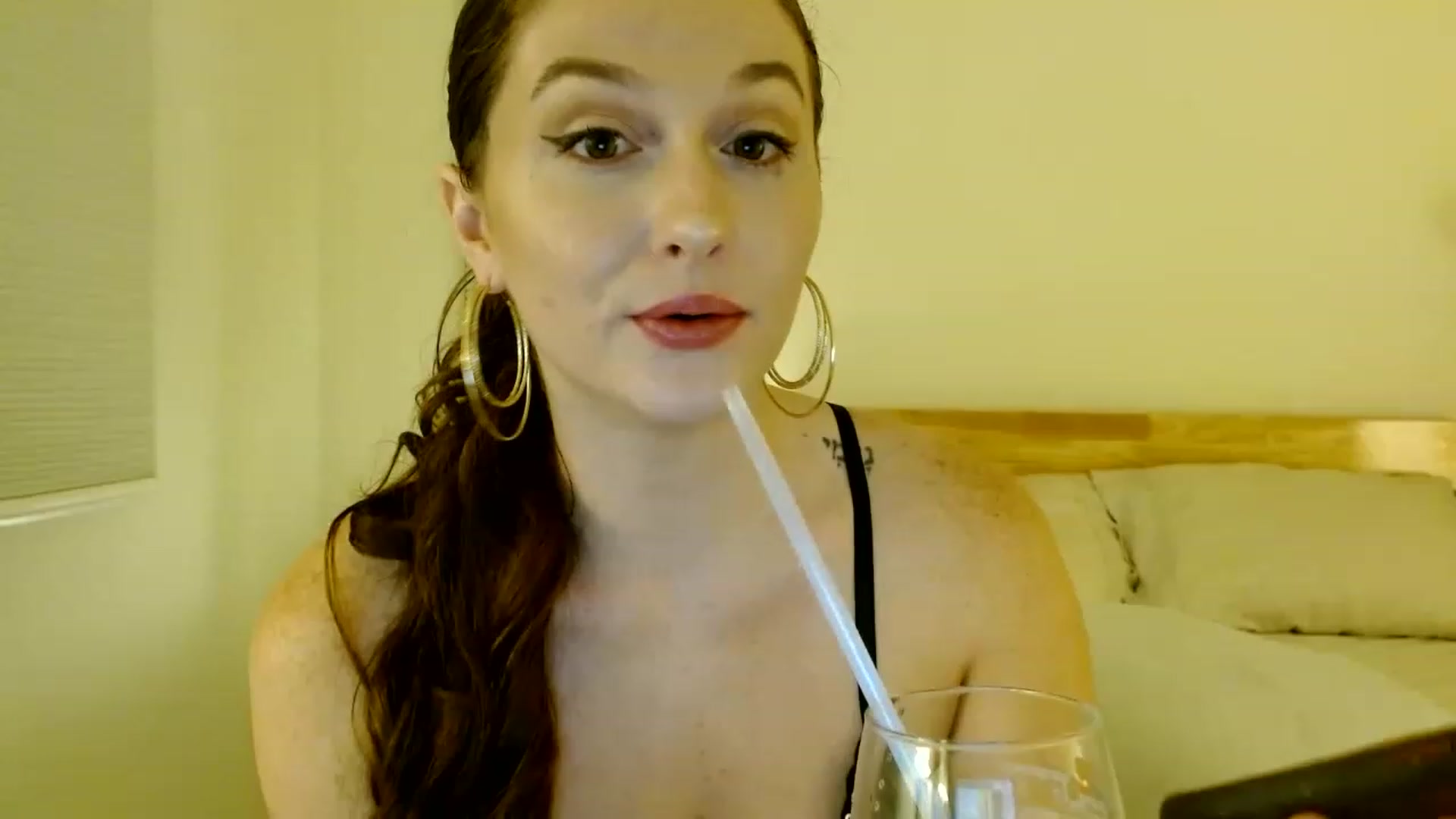 Gallery image thumbnail from AnyaLala's myfreecams stream on, 12/04/2022, 08:58 image 12 of 20