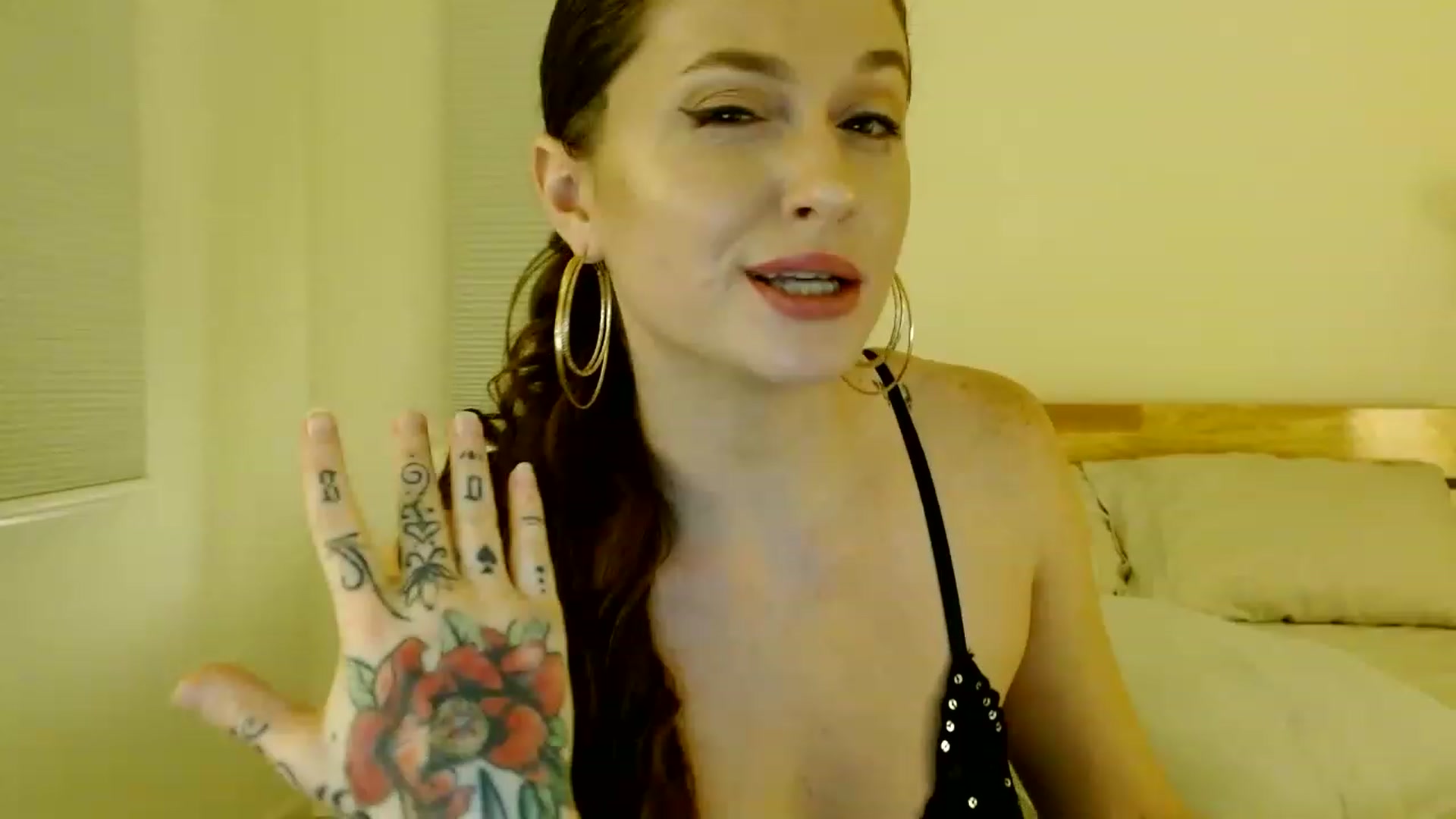 Gallery image thumbnail from AnyaLala's myfreecams stream on, 12/04/2022, 08:58 image 7 of 20