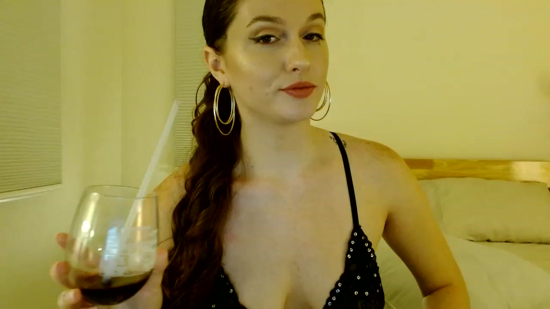 Gallery image thumbnail from AnyaLala's myfreecams stream on, 12/04/2022, 08:58 image 4 of 20