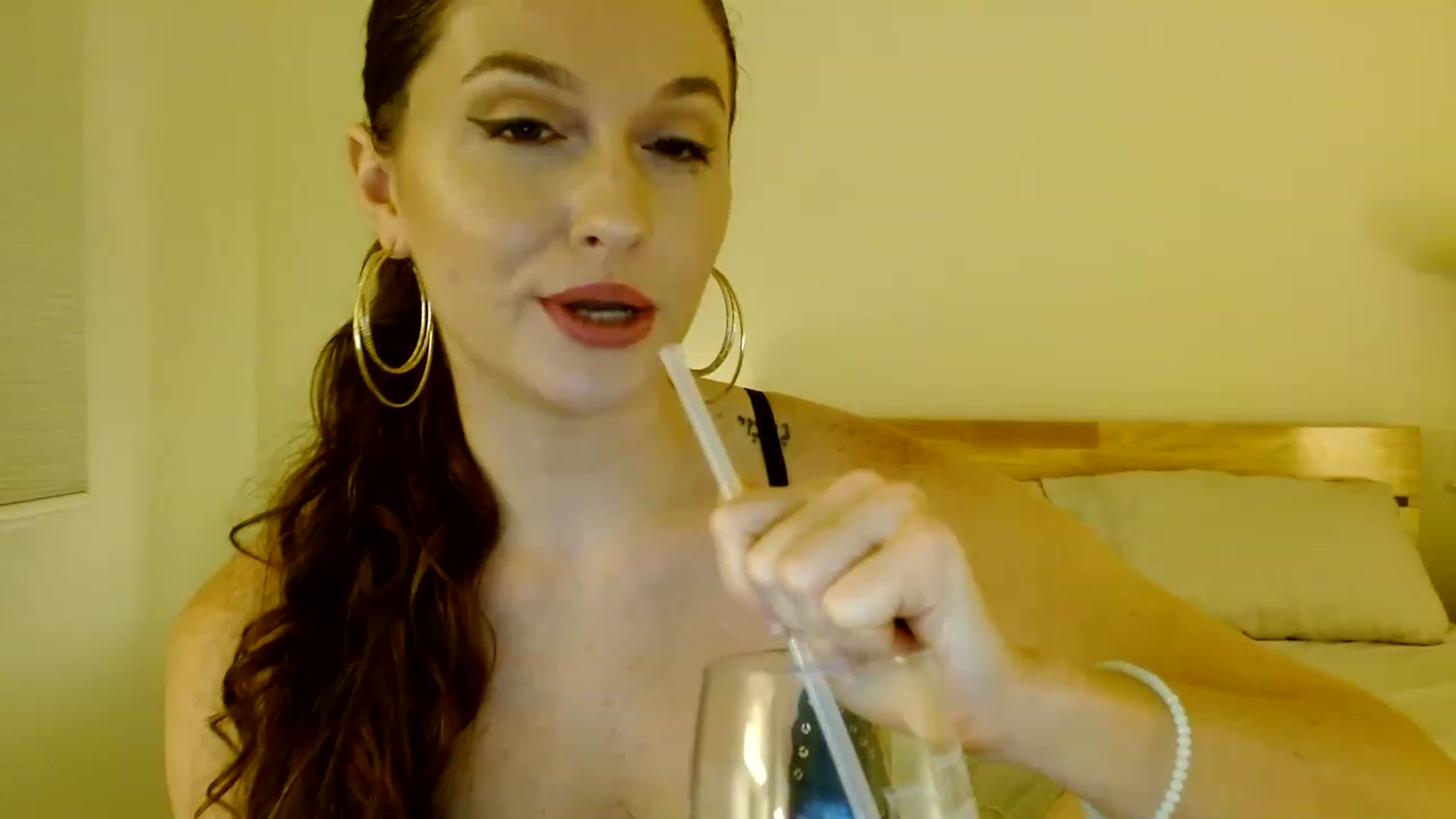 Gallery image thumbnail from AnyaLala's myfreecams stream on, 12/04/2022, 08:58 image 2 of 20