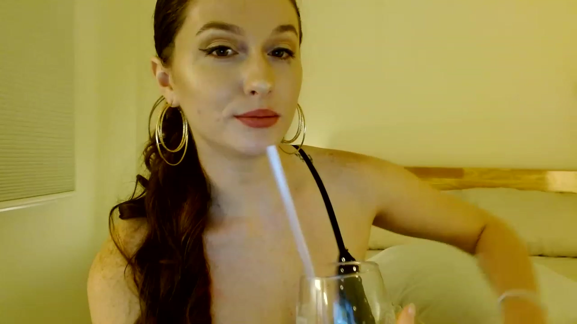 Gallery image thumbnail from AnyaLala's myfreecams stream on, 12/04/2022, 08:58 image 18 of 20