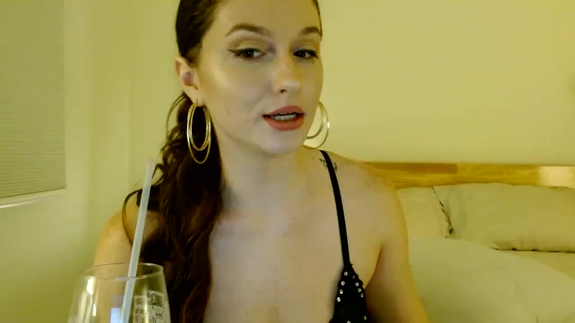 Gallery image thumbnail from AnyaLala's myfreecams stream on, 12/04/2022, 08:58 image 14 of 20