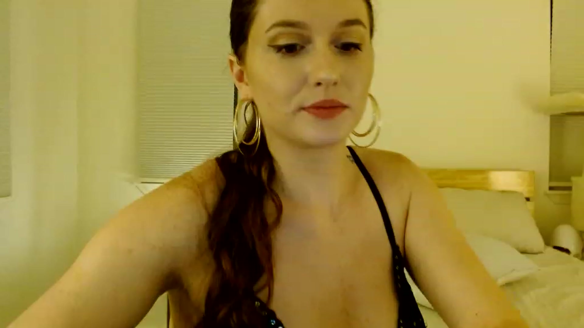 Gallery image thumbnail from AnyaLala's myfreecams stream on, 12/04/2022, 09:55 image 8 of 20