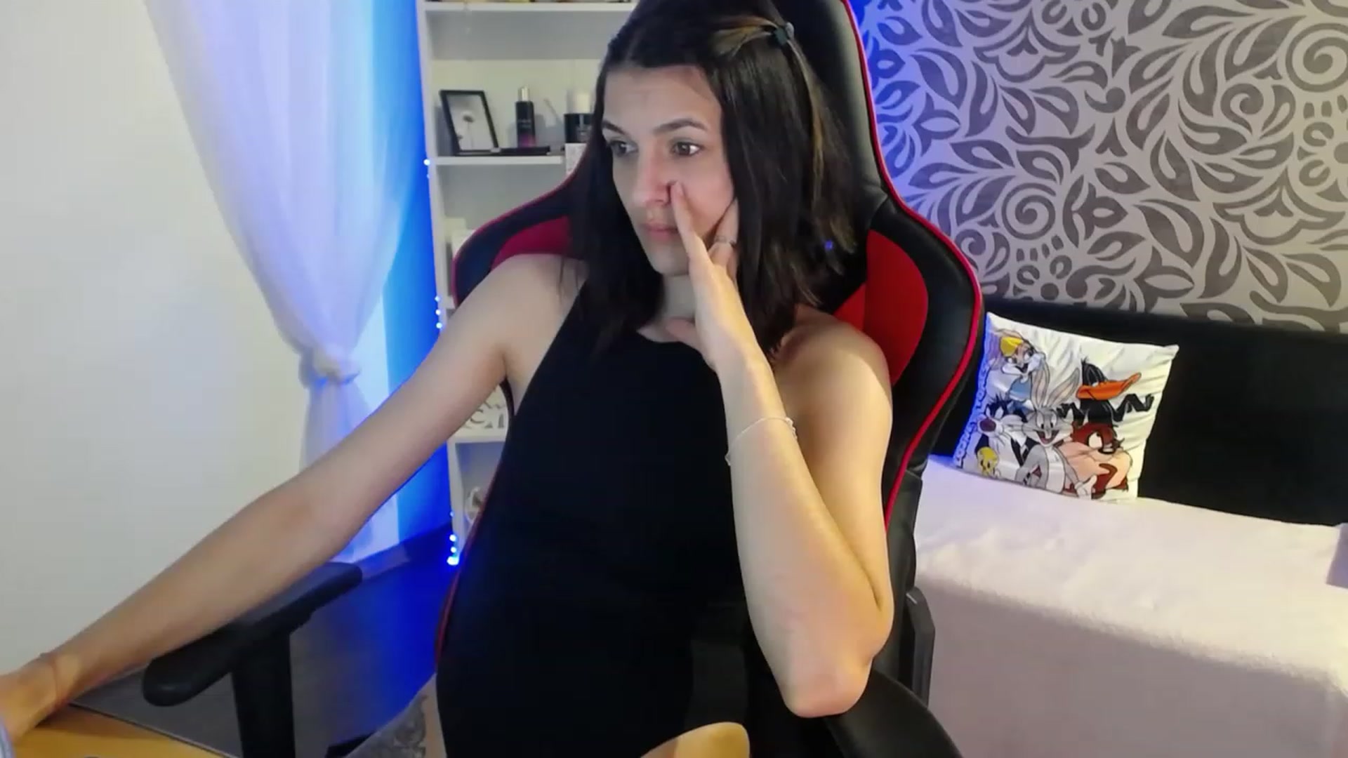 Gallery image thumbnail from AnyaLuv777's myfreecams stream on, 01/03/2023, 21:43 image 17 of 20