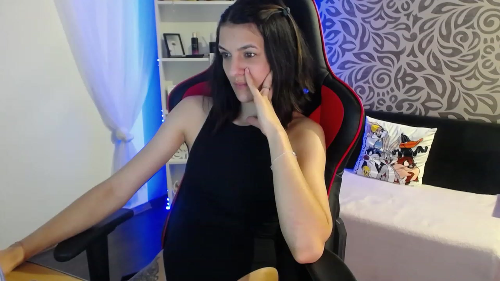 Gallery image thumbnail from AnyaLuv777's myfreecams stream on, 01/03/2023, 21:43 image 16 of 20