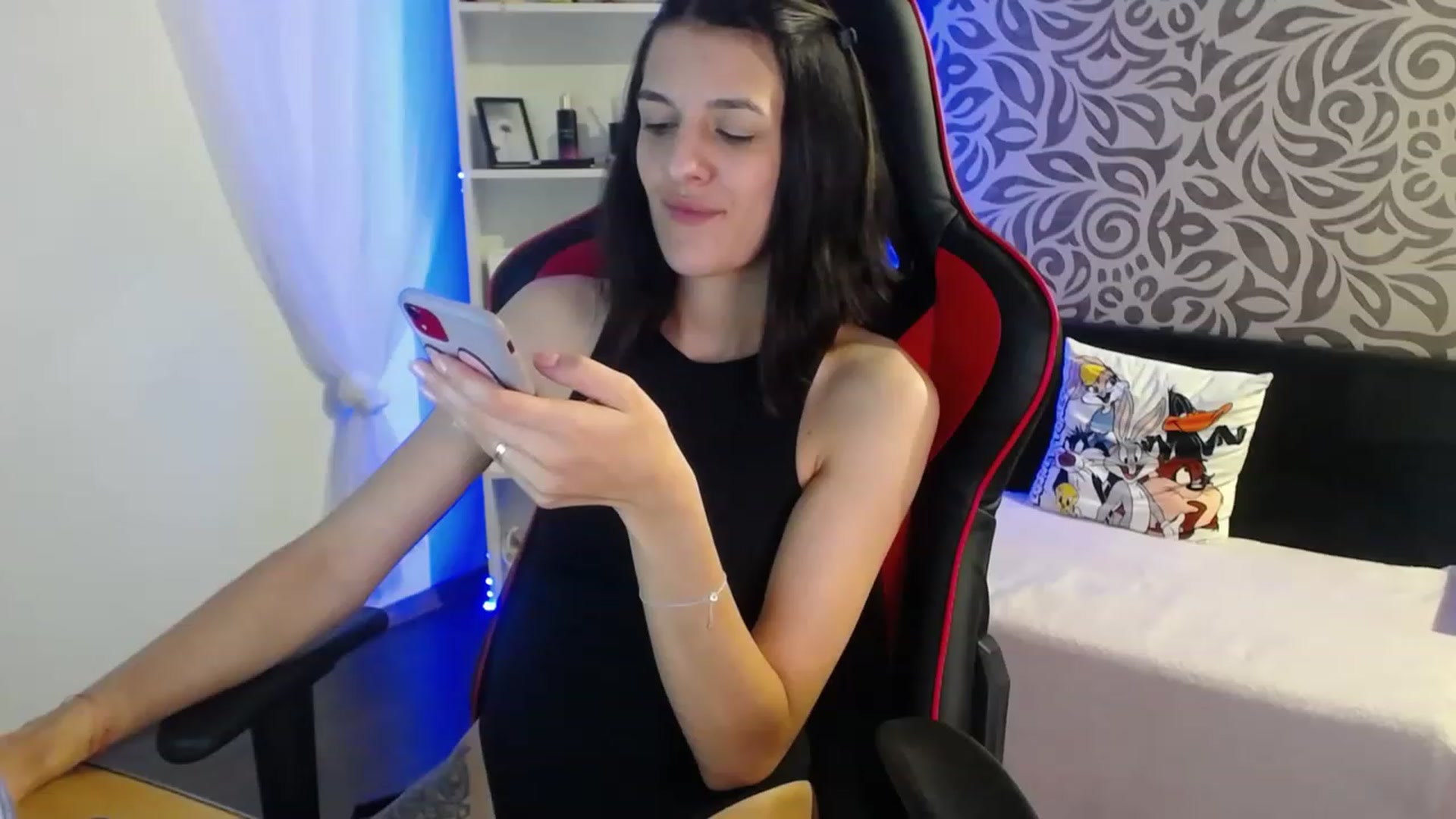 Gallery image thumbnail from AnyaLuv777's myfreecams stream on, 01/03/2023, 21:43 image 12 of 20