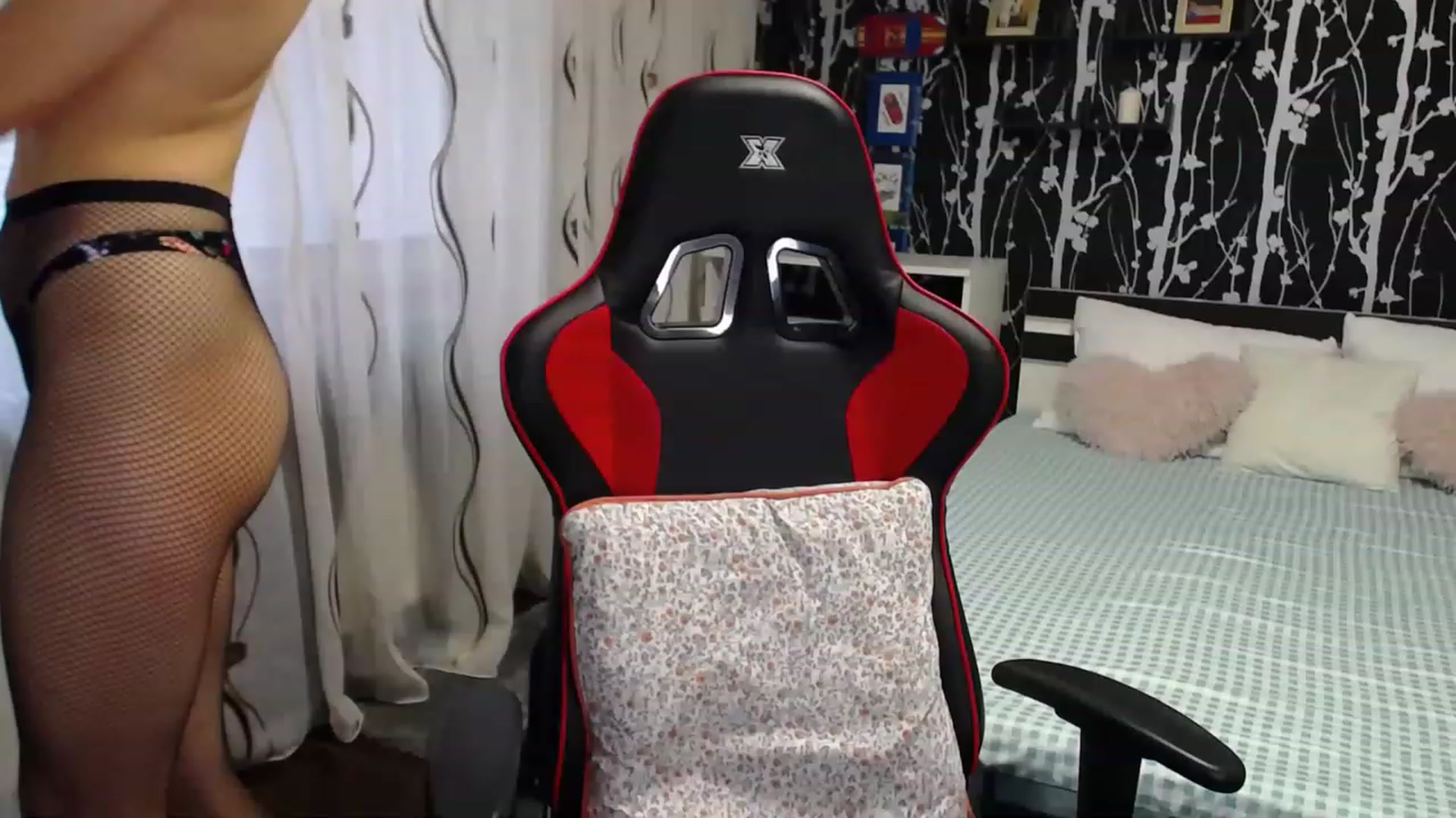Gallery image thumbnail from AnyaLuv777's myfreecams stream on, 04/06/2023, 05:32 image 5 of 20