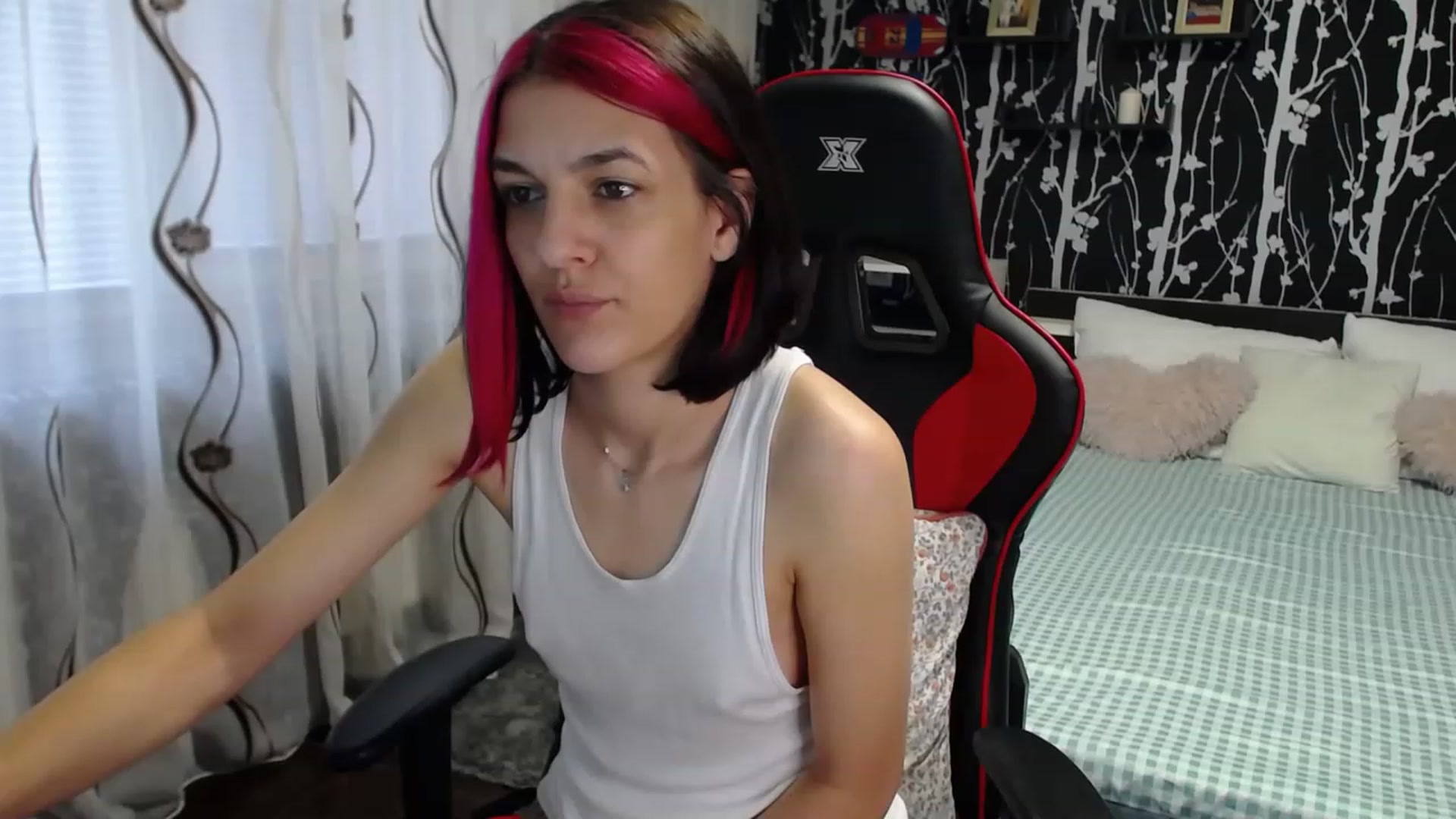 Gallery image thumbnail from AnyaLuv777's myfreecams stream on, 04/06/2023, 05:32 image 3 of 20