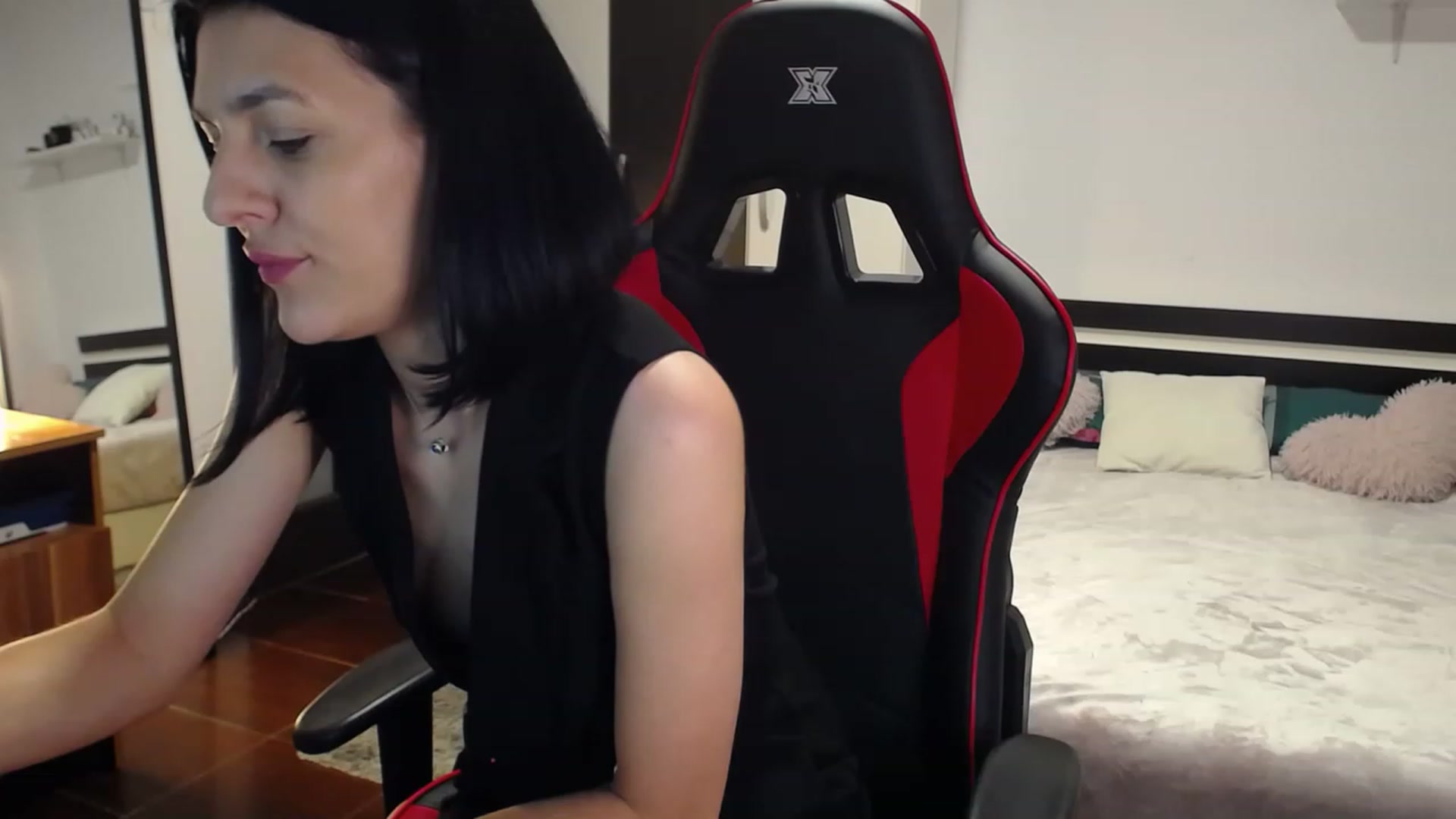 Gallery image thumbnail from AnyaLuv777's myfreecams stream on, 06/04/2023, 20:49 image 9 of 20