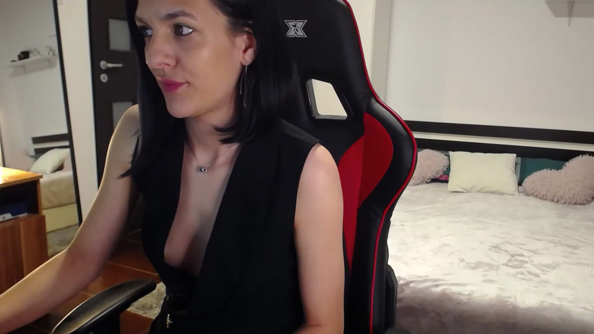 Gallery image thumbnail from AnyaLuv777's myfreecams stream on, 06/04/2023, 20:49 image 14 of 20