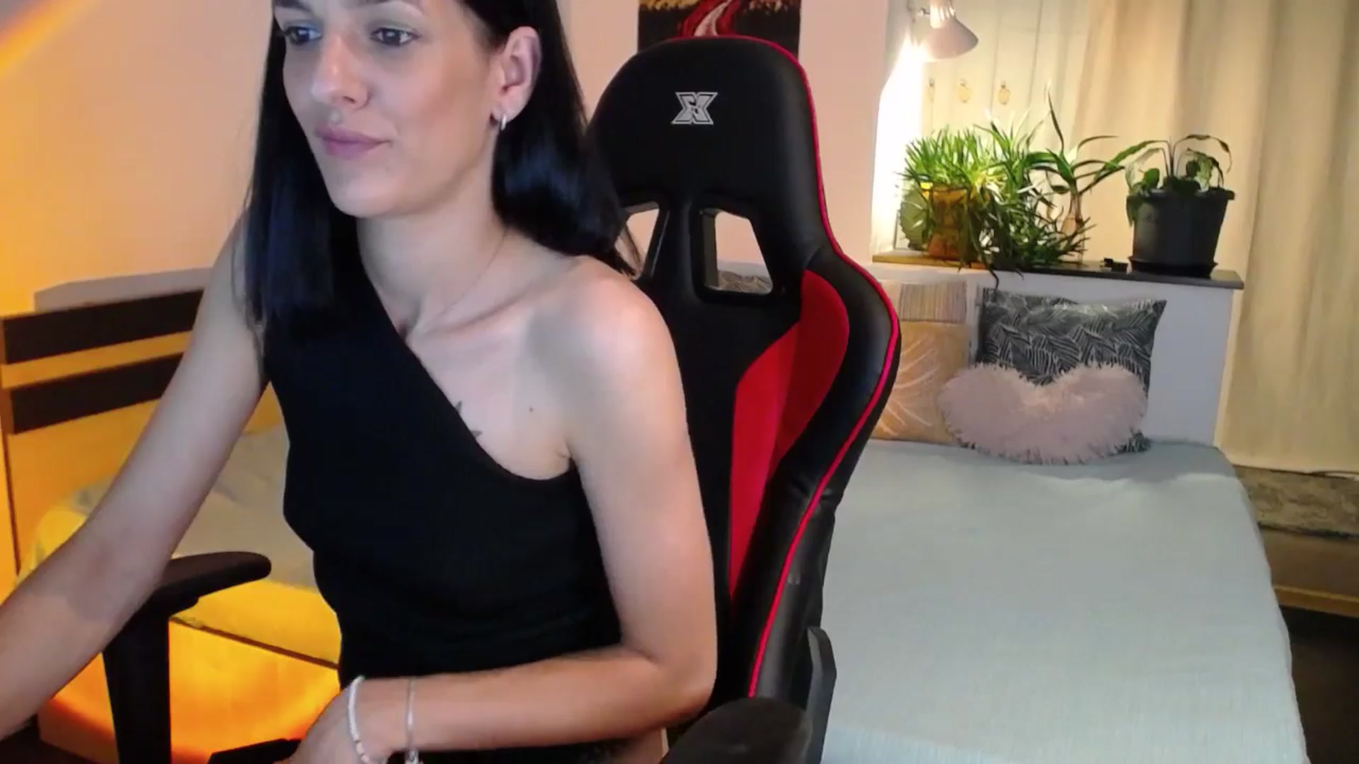 Gallery image thumbnail from AnyaLuv777's myfreecams stream on, 08/31/2024, 19:17 image 16 of 20