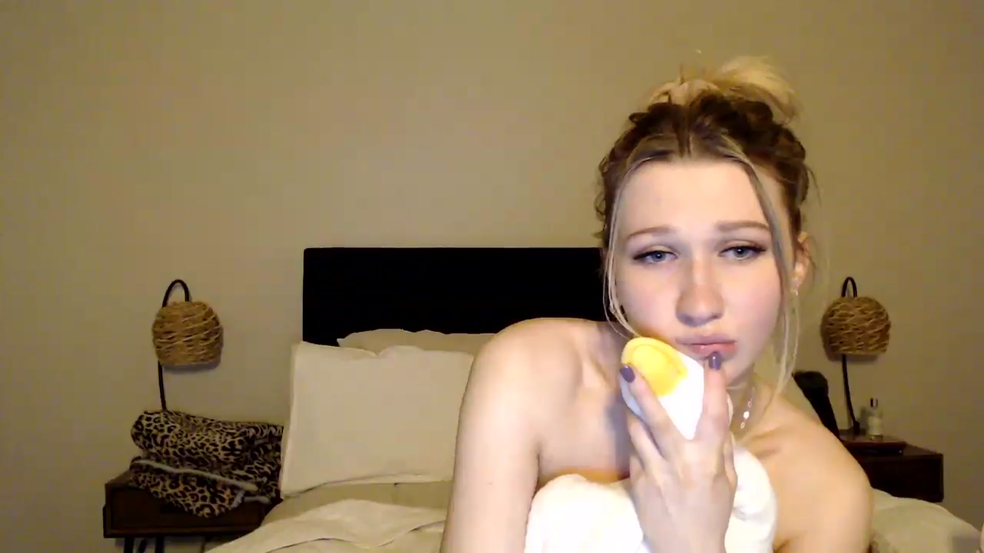 Gallery image thumbnail from AnyaSweets's myfreecams stream on, 01/04/2025, 06:39 image 18 of 20