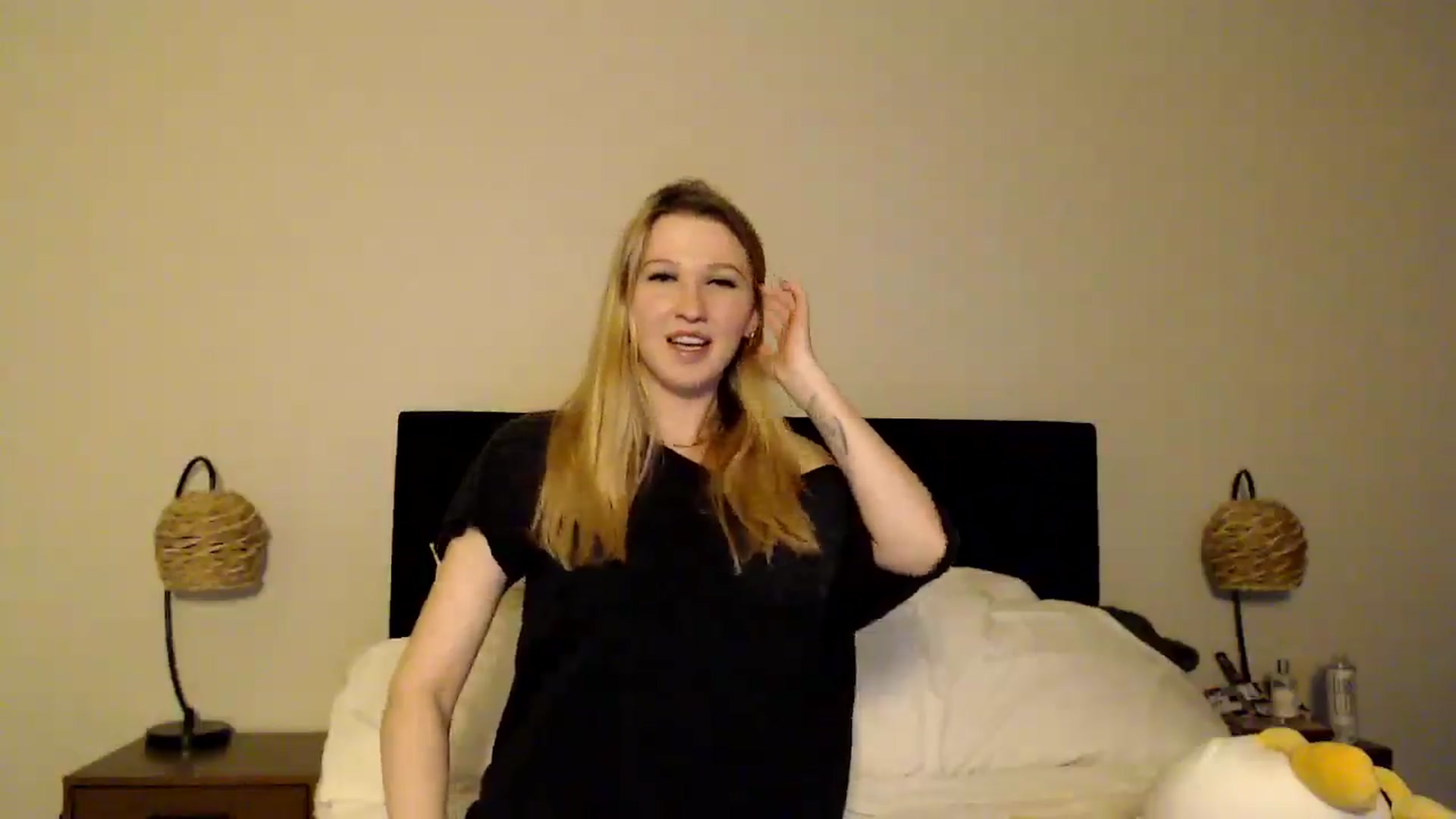 Gallery image thumbnail from AnyaSweets's myfreecams stream on, 01/06/2025, 07:16 image 7 of 20