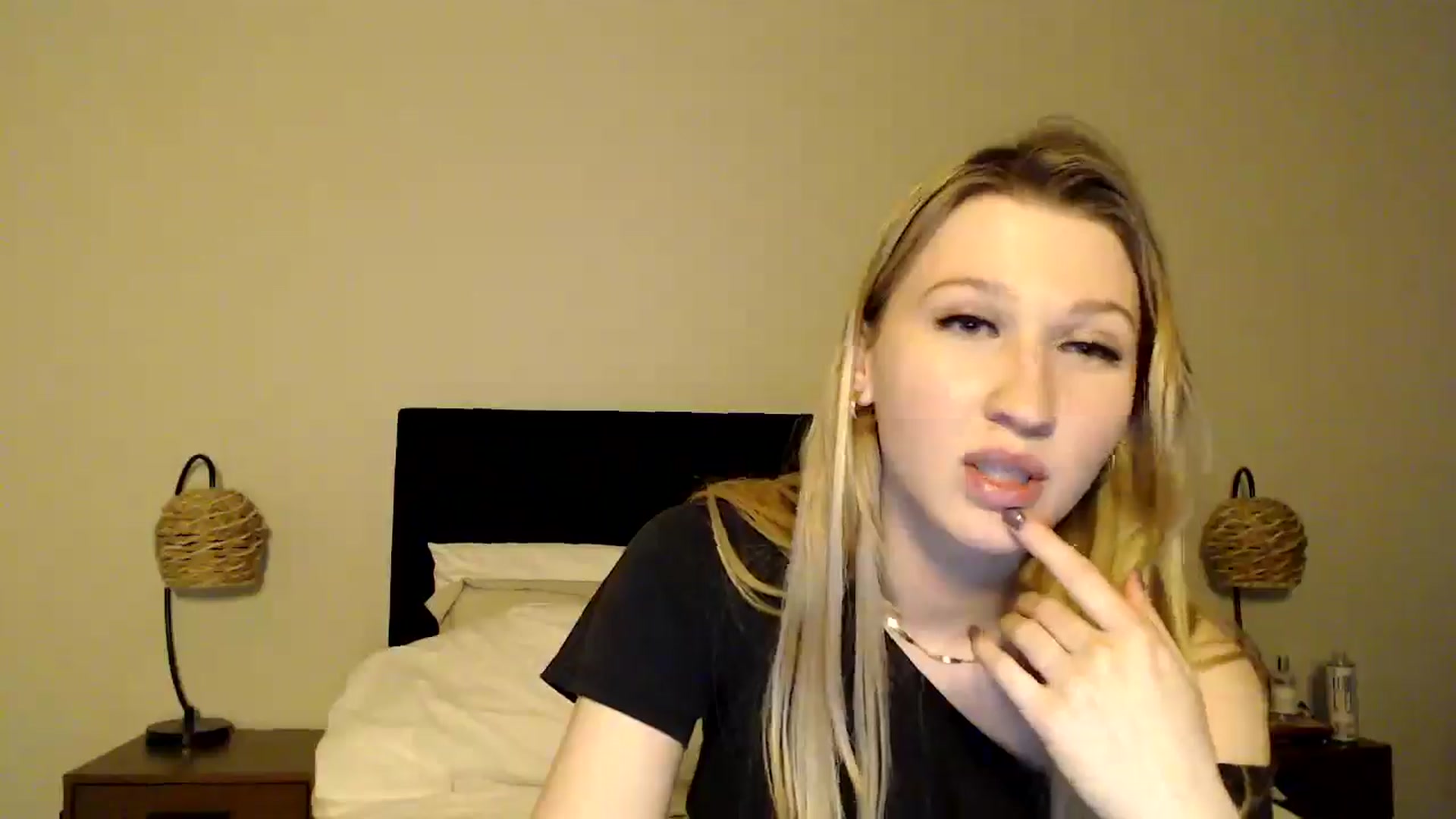 Gallery image thumbnail from AnyaSweets's myfreecams stream on, 01/06/2025, 07:16 image 6 of 20