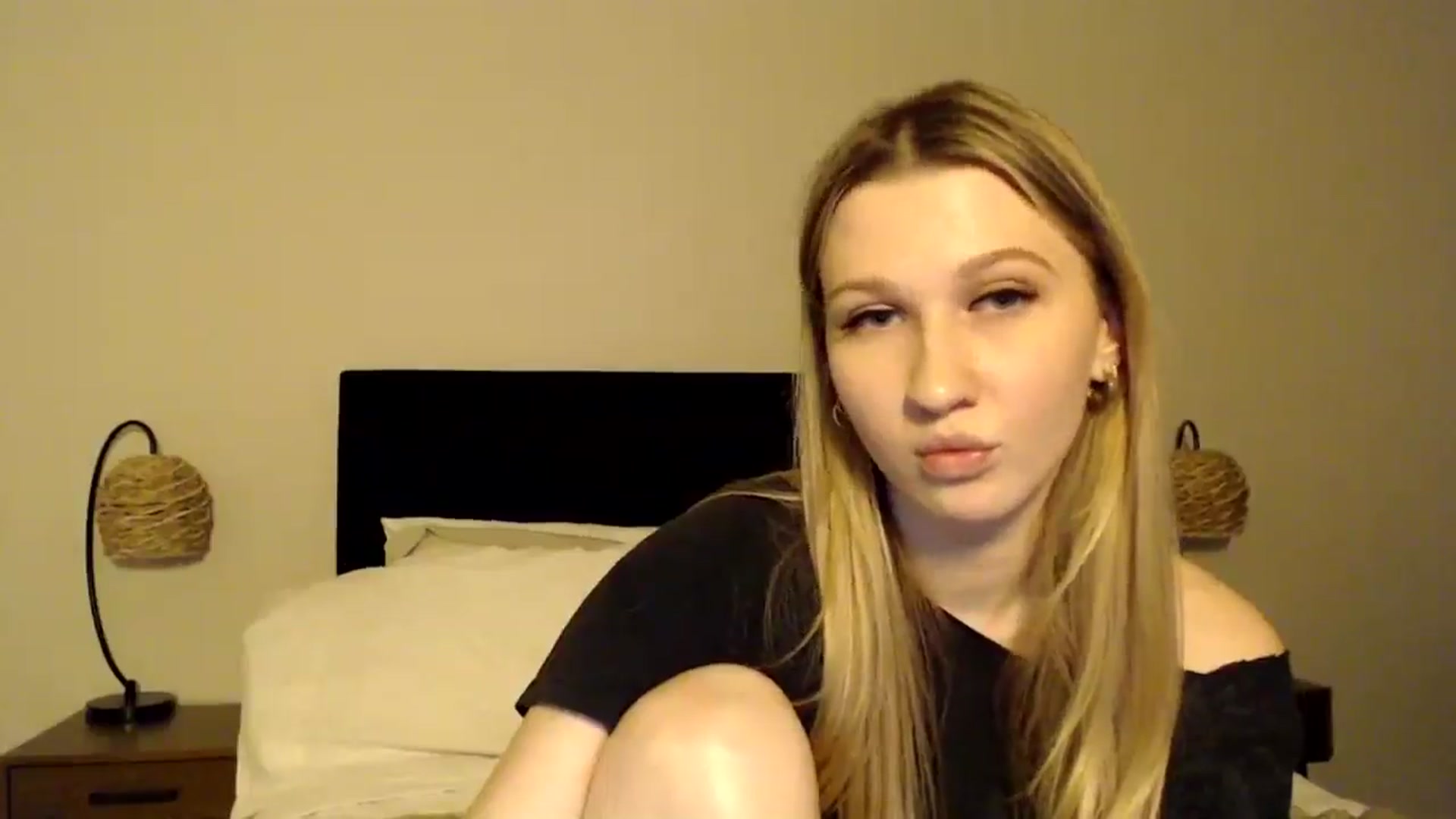 Gallery image thumbnail from AnyaSweets's myfreecams stream on, 01/08/2025, 05:32 image 16 of 20