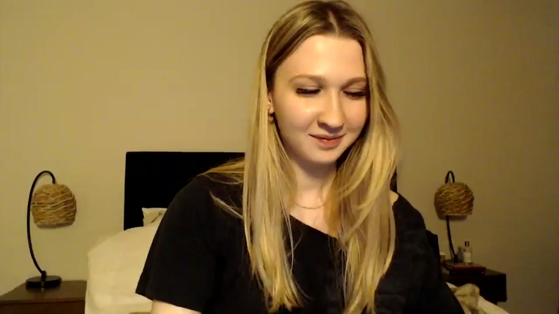 Gallery image thumbnail from AnyaSweets's myfreecams stream on, 01/08/2025, 05:32 image 4 of 20