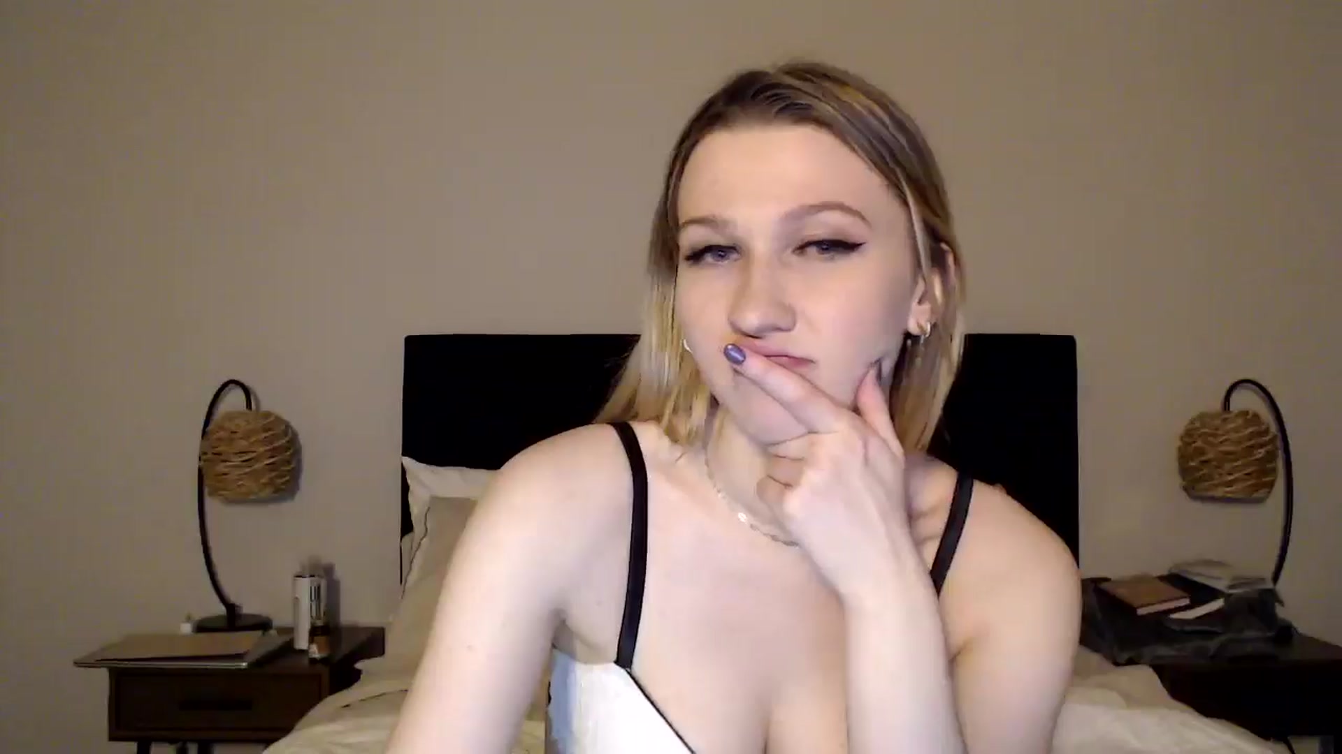 Gallery image thumbnail from AnyaSweets's myfreecams stream on, 01/16/2025, 07:50 image 17 of 20