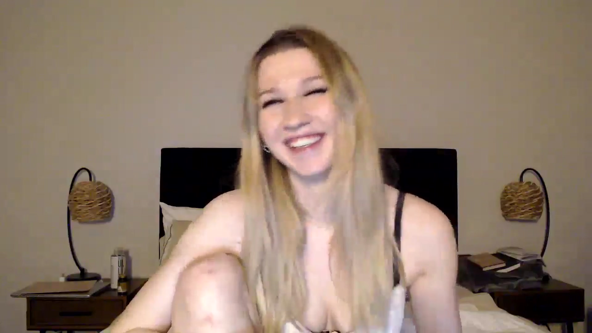 Gallery image thumbnail from AnyaSweets's myfreecams stream on, 01/16/2025, 07:50 image 13 of 20