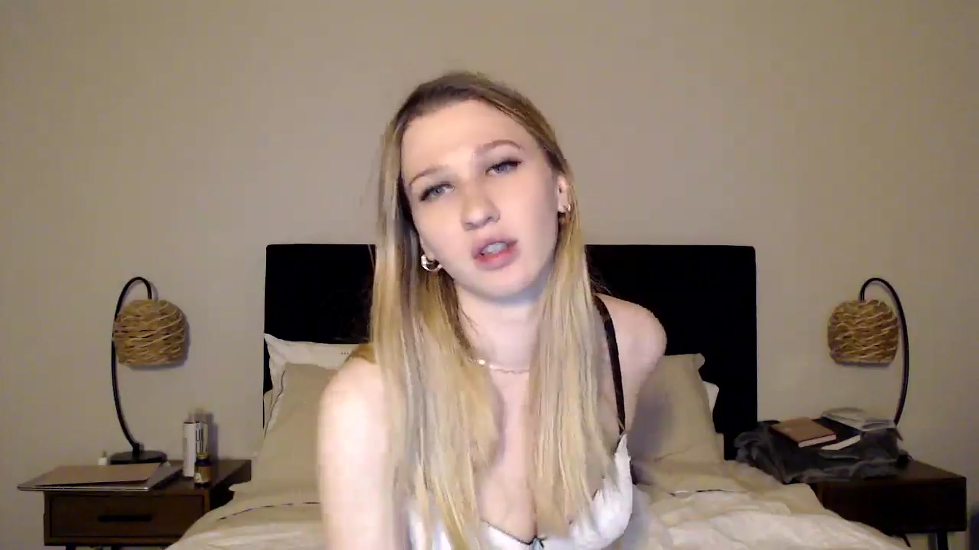 Gallery image thumbnail from AnyaSweets's myfreecams stream on, 01/16/2025, 07:50 image 14 of 20