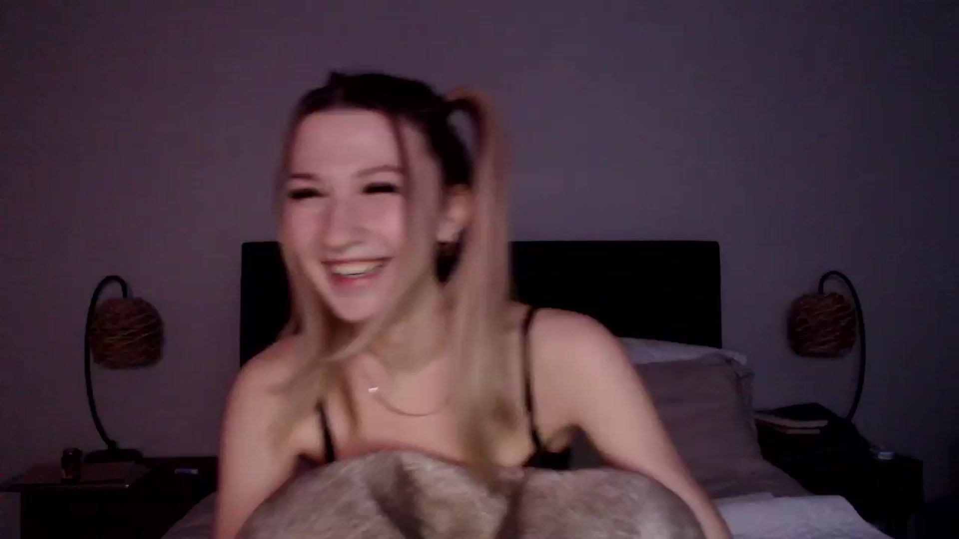 Gallery image thumbnail from AnyaSweets's myfreecams stream on, 01/20/2025, 06:30 image 8 of 20