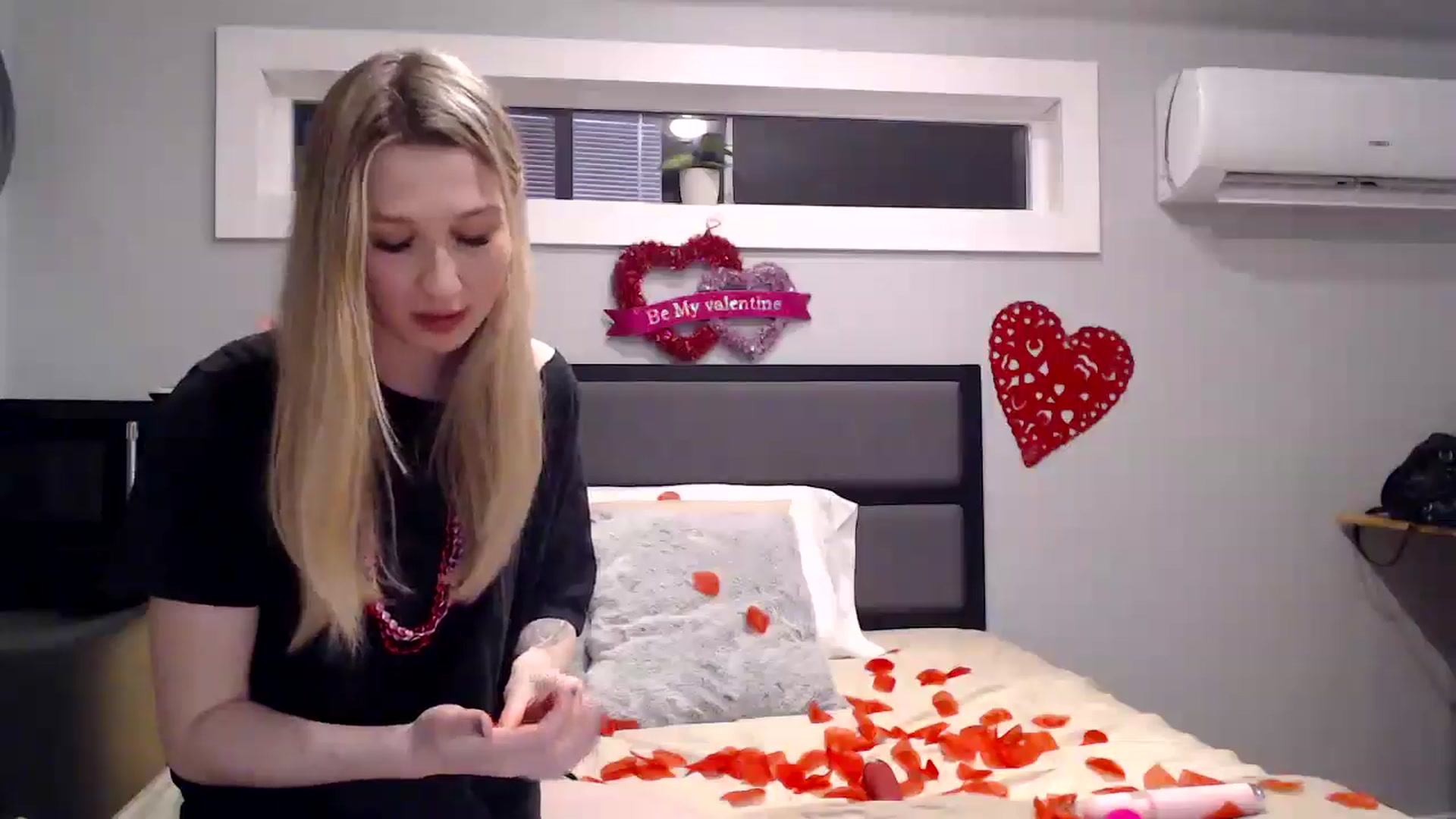 Gallery image thumbnail from AnyaSweets's myfreecams stream on, 02/15/2025, 02:04 image 17 of 20
