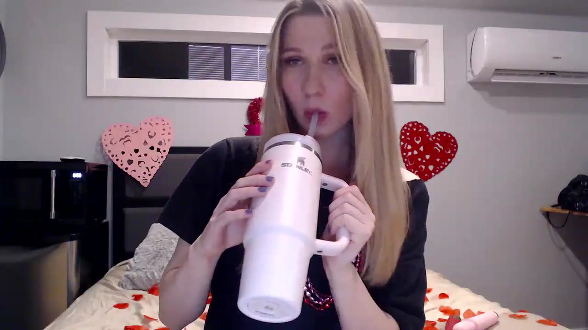 Gallery image thumbnail from AnyaSweets's myfreecams stream on, 02/15/2025, 02:04 image 16 of 20