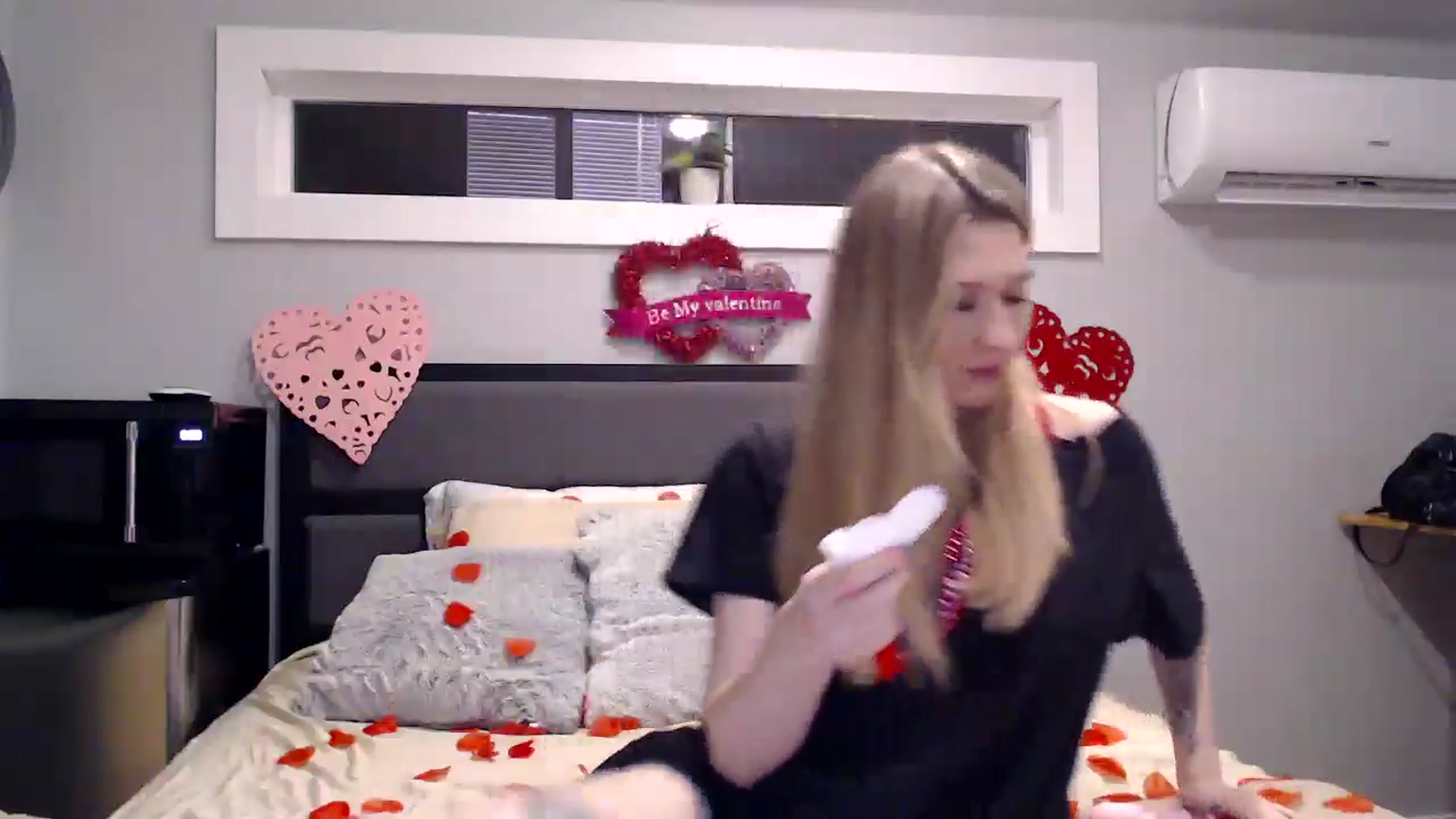 Gallery image thumbnail from AnyaSweets's myfreecams stream on, 02/15/2025, 02:04 image 18 of 20