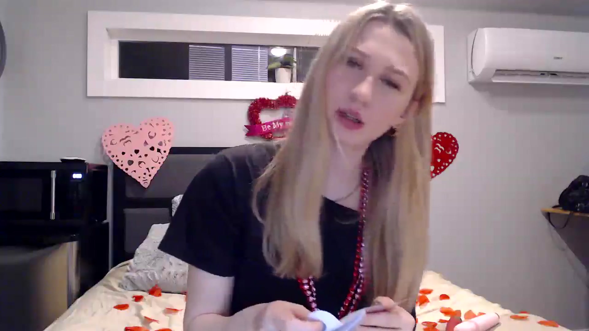 Gallery image thumbnail from AnyaSweets's myfreecams stream on, 02/15/2025, 02:04 image 12 of 20