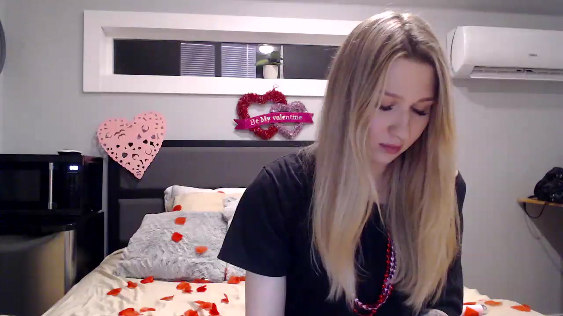 Gallery image thumbnail from AnyaSweets's myfreecams stream on, 02/15/2025, 02:04 image 19 of 20