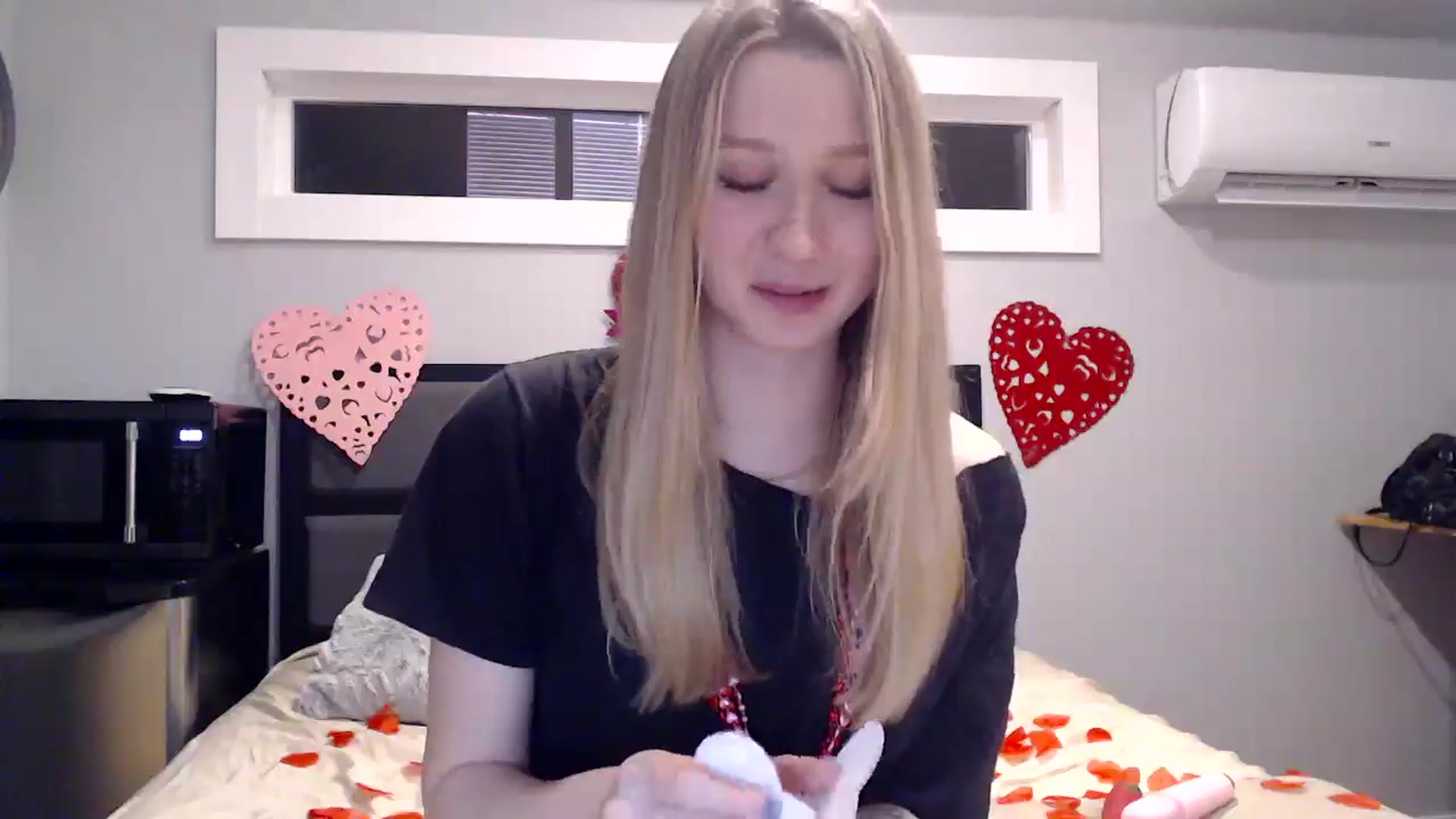 Gallery image thumbnail from AnyaSweets's myfreecams stream on, 02/15/2025, 02:04 image 8 of 20