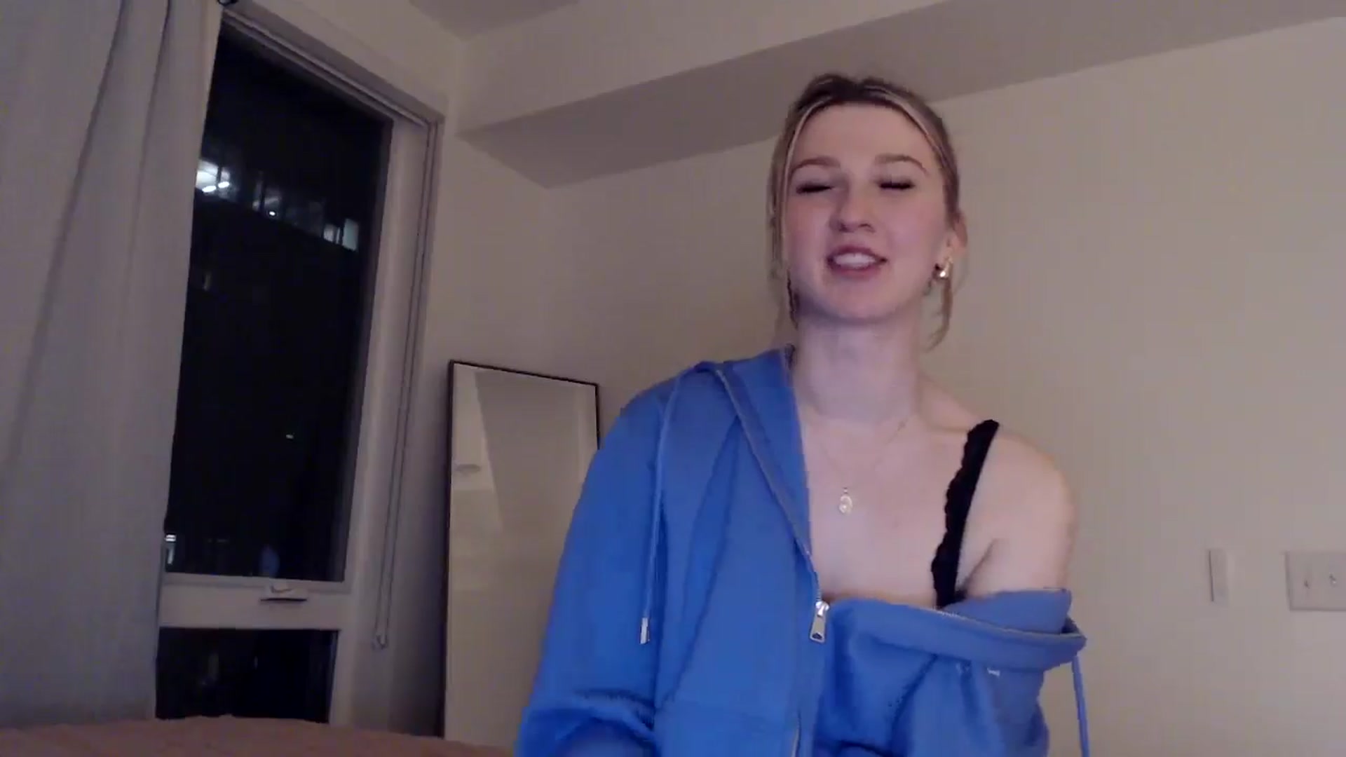 Gallery image thumbnail from AnyaSweets's myfreecams stream on, 02/26/2025, 03:05 image 16 of 20