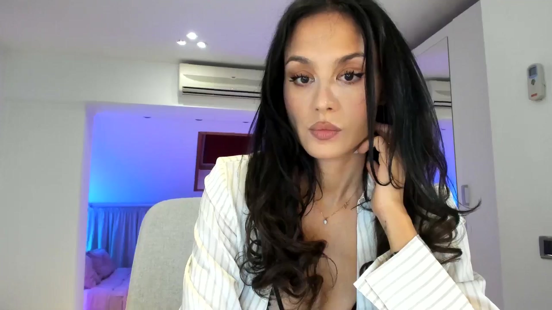 Gallery image thumbnail from AnyaThorne's myfreecams stream on, 04/10/2025, 07:06 image 15 of 20