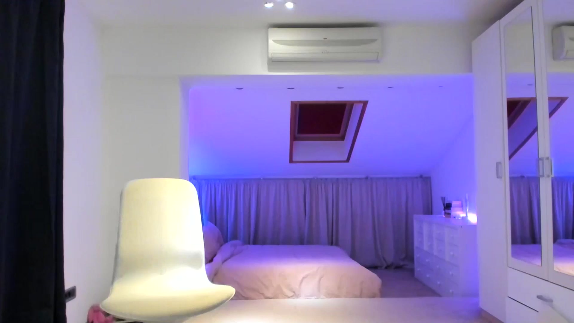 Gallery image thumbnail from AnyaThorne's myfreecams stream on, 05/13/2025, 19:25 image 16 of 20