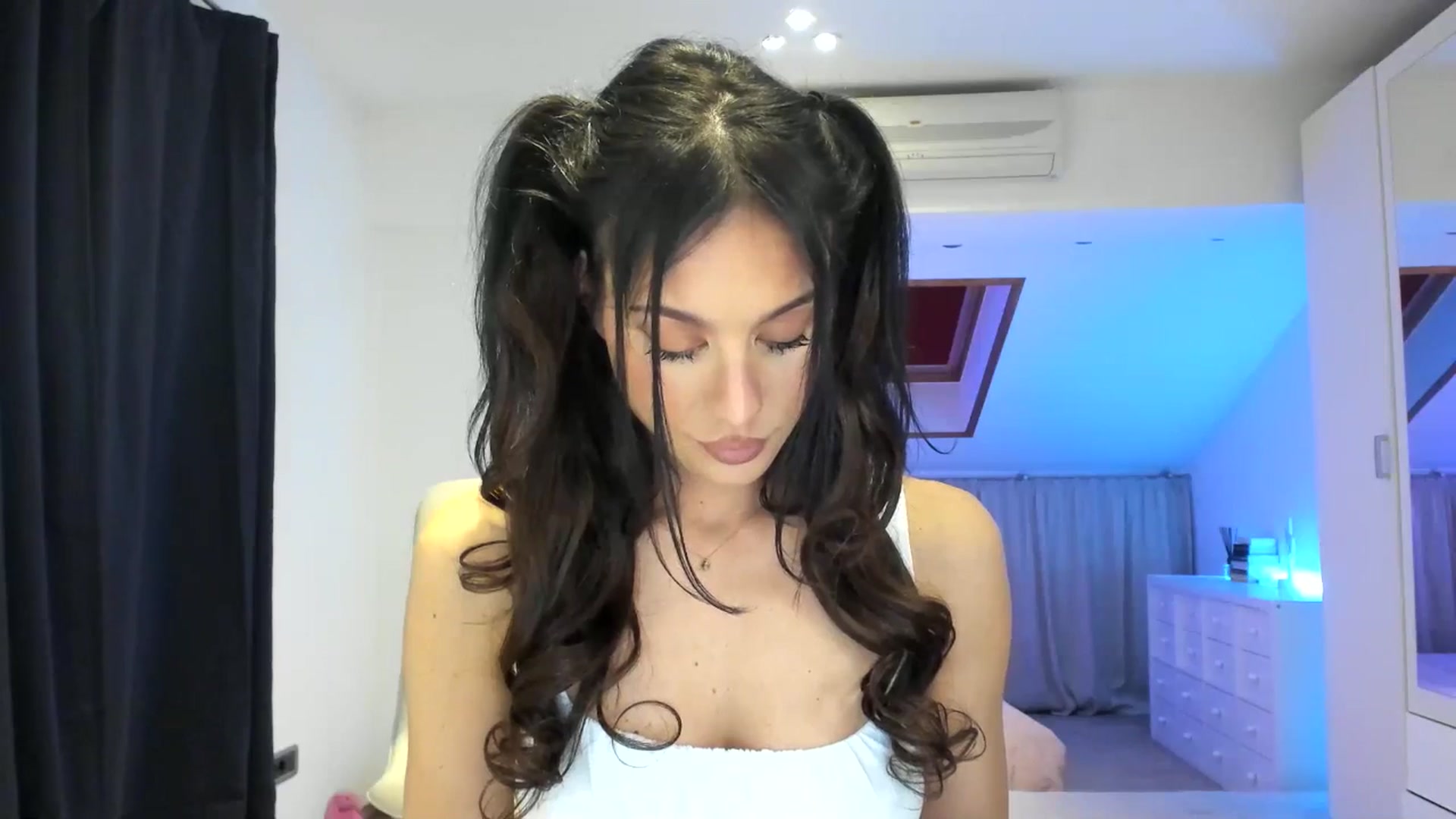 Gallery image thumbnail from AnyaThorne's myfreecams stream on, 05/13/2025, 19:25 image 2 of 20