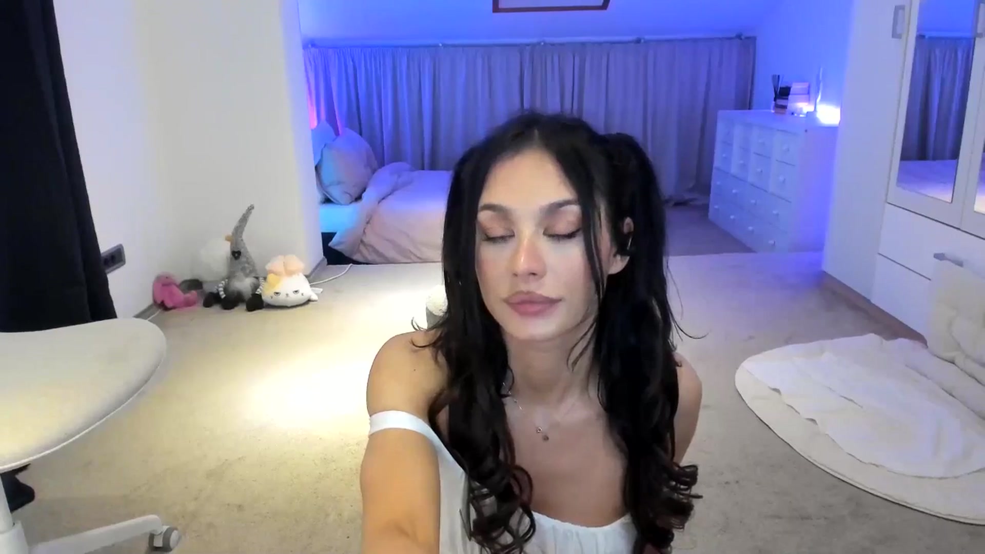 Gallery image thumbnail from AnyaThorne's myfreecams stream on, 05/13/2025, 22:43 image 20 of 20