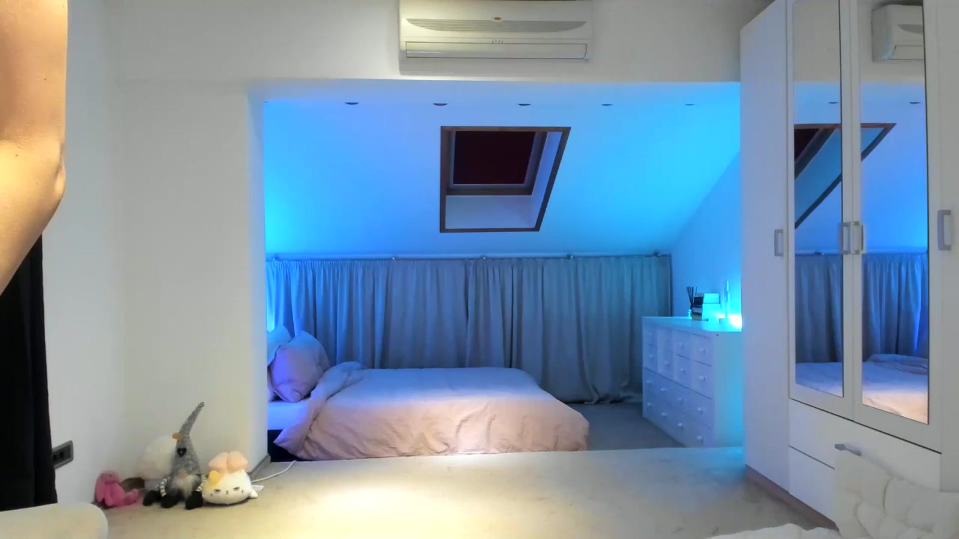 Gallery image thumbnail from AnyaThorne's myfreecams stream on, 05/13/2025, 22:43 image 12 of 20