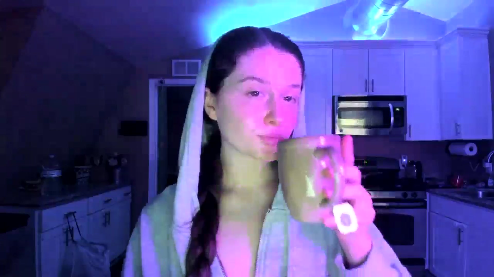 Gallery image thumbnail from Anyaa's myfreecams stream on, 04/16/2026, 08:47 image 9 of 20
