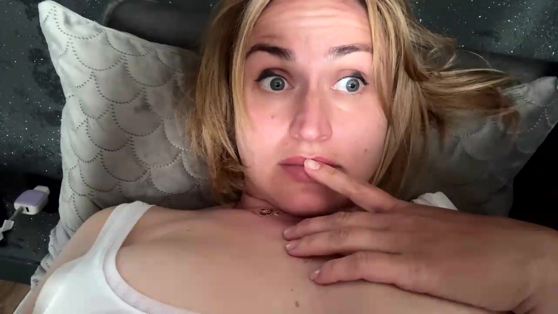 Gallery image thumbnail from AnyainLove's myfreecams stream on, 05/13/2026, 17:13 image 19 of 20