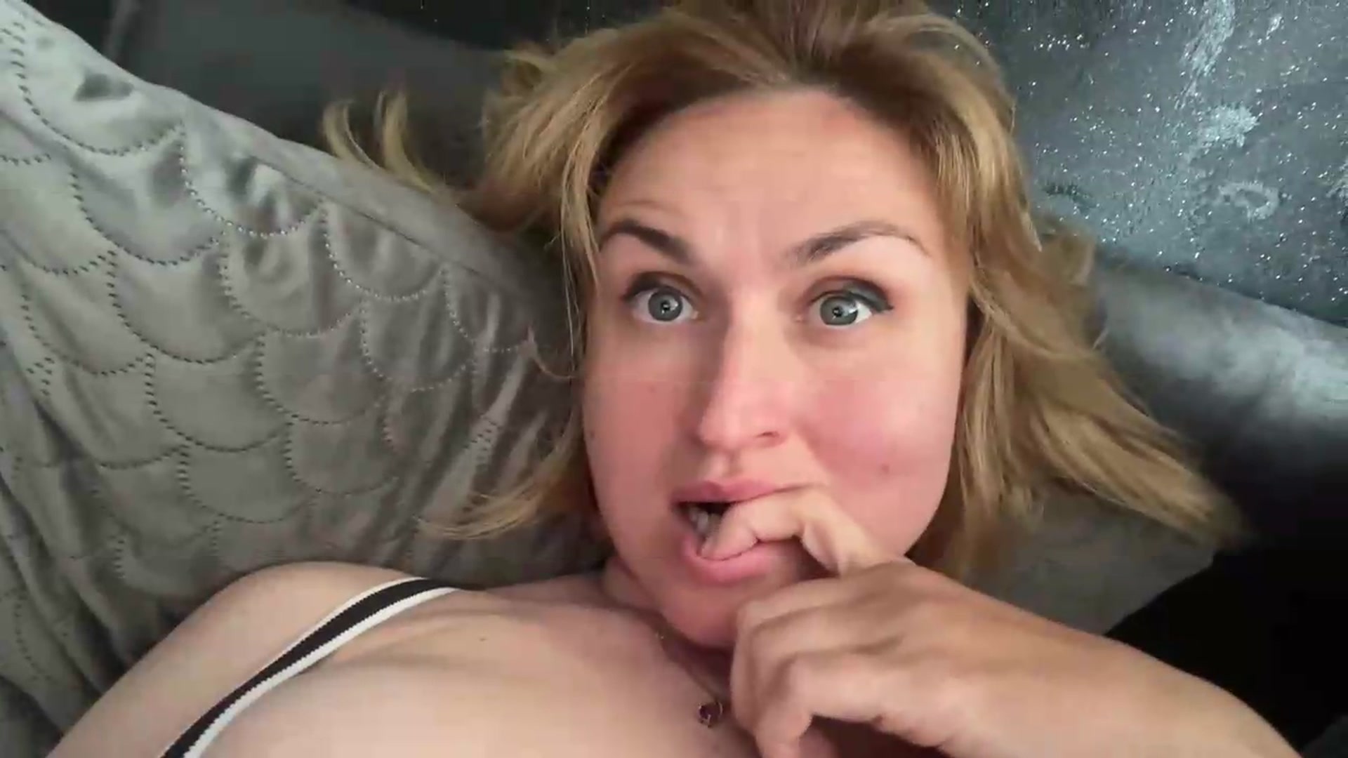 Gallery image thumbnail from AnyainLove's myfreecams stream on, 05/18/2026, 12:46 image 5 of 20